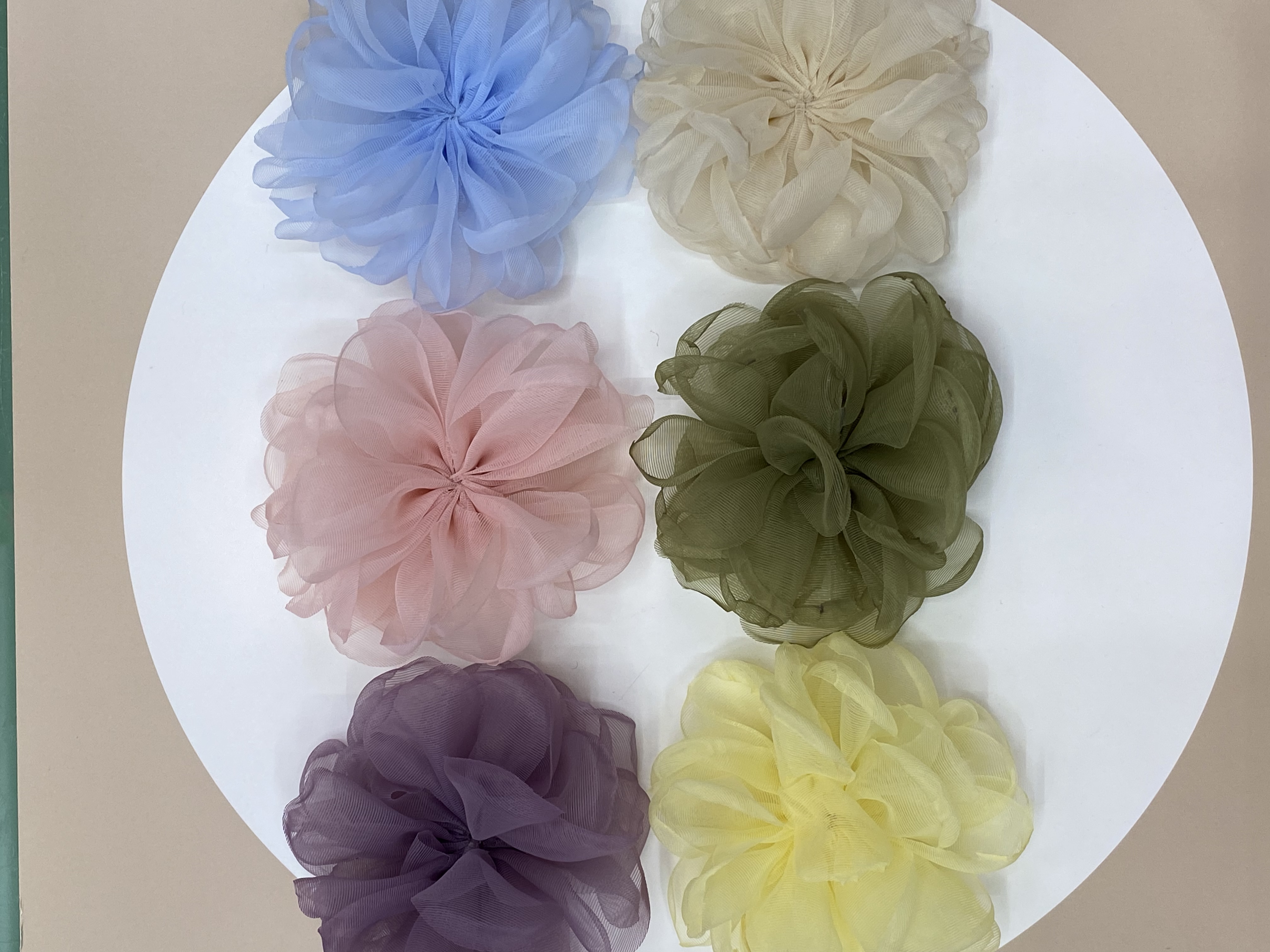 Flat net yarn round large roll flower, the same style as the Internet celebrity