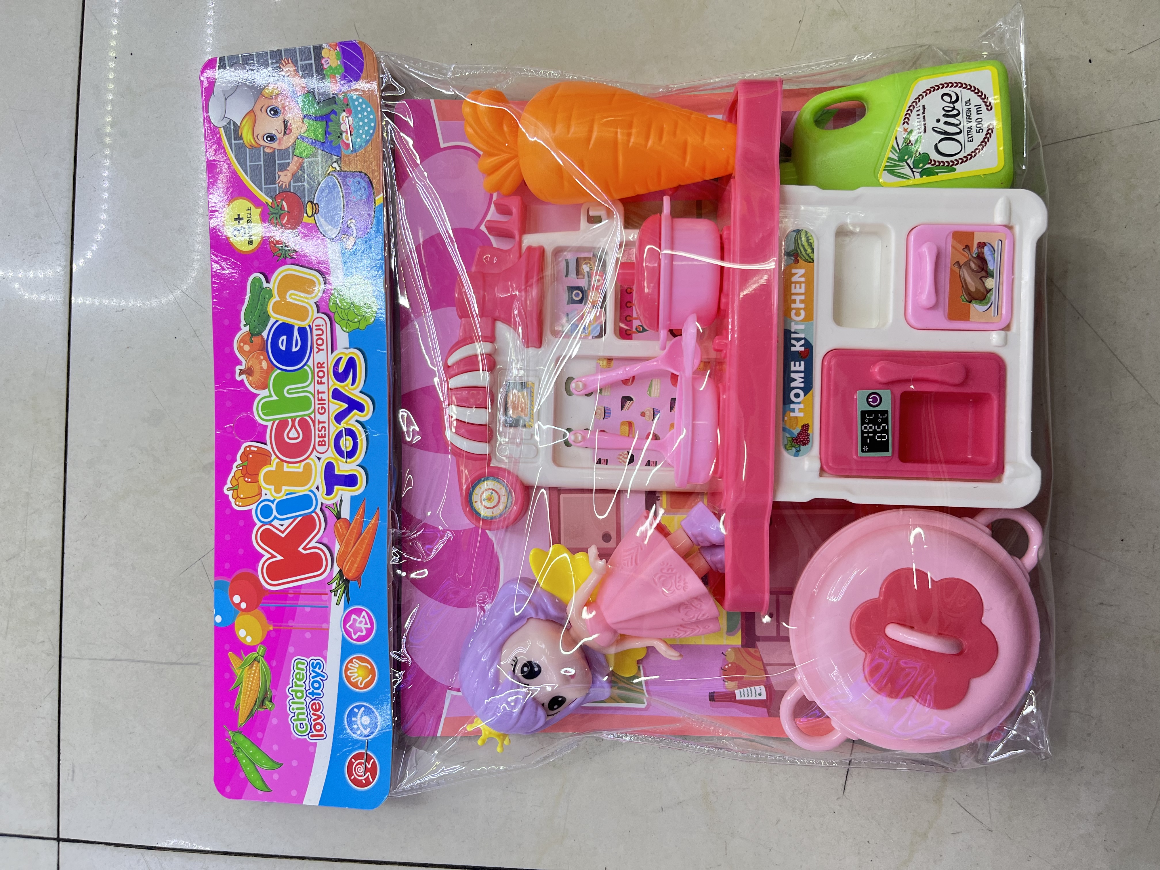 新款8018-15儿童过家家厨房餐具玩具套装带小公主，整体厨房，3个锅，胡萝卜，洗洁精，铲子，汤勺，厨房海报PVC袋包装产品图
