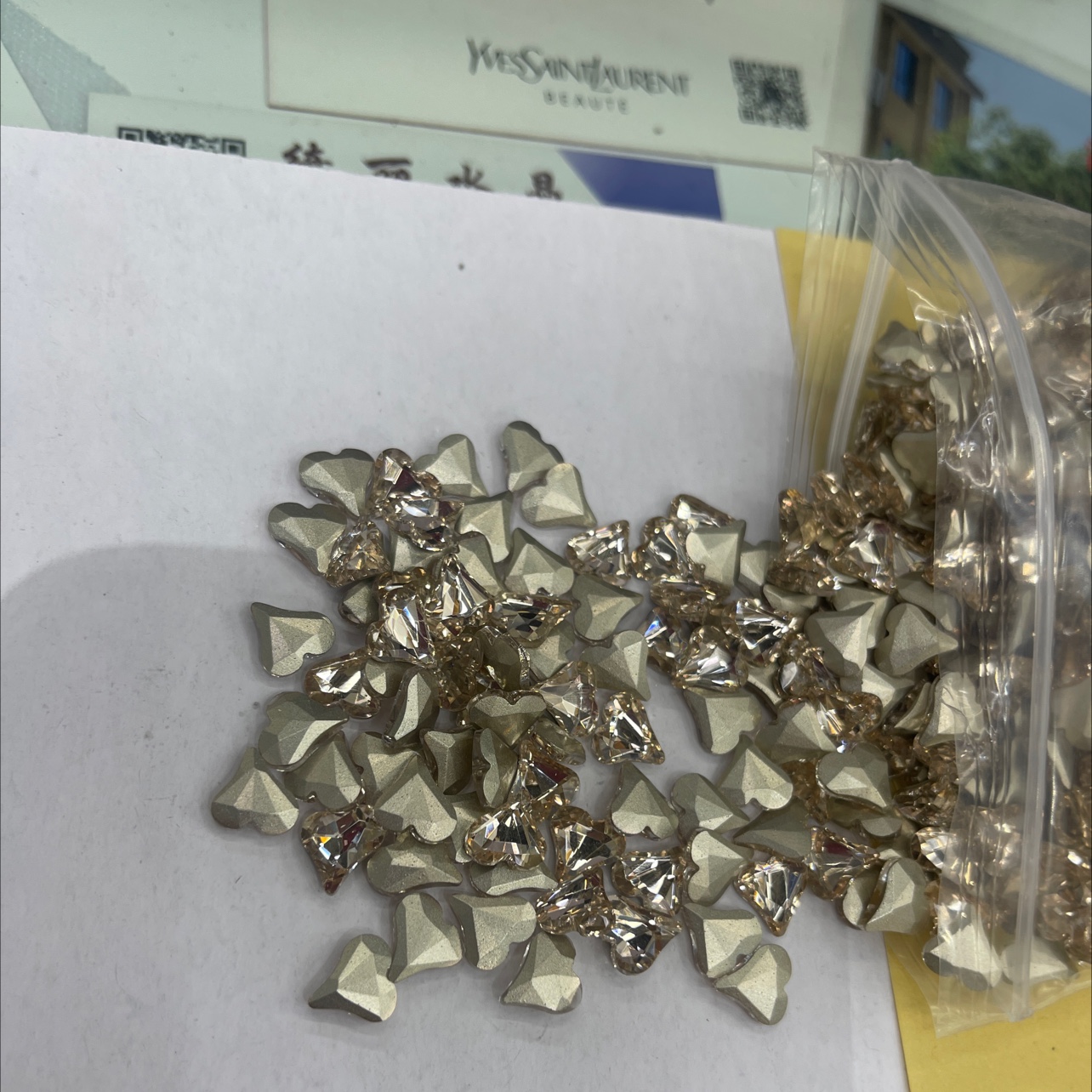 丝绸色！流行饰品新＂饰＂代！爆款流行、潮流个性、时尚精致＇精彩生活、品质大雅！只为懂得精彩生活的您