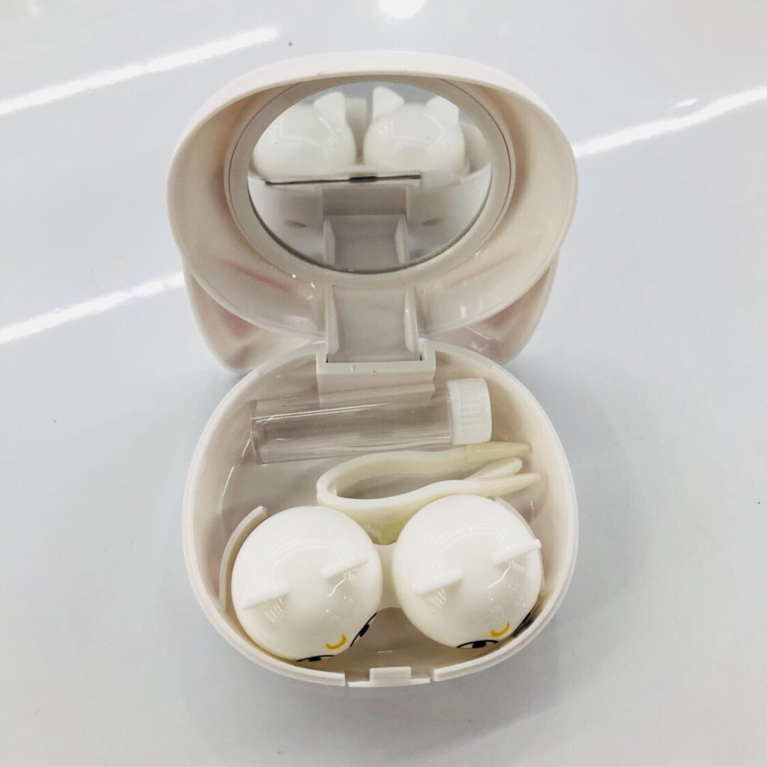 The cartoon contact lens case is a fashionable, beautiful, simple and portable storage and care box for colored contact lenses details Picture