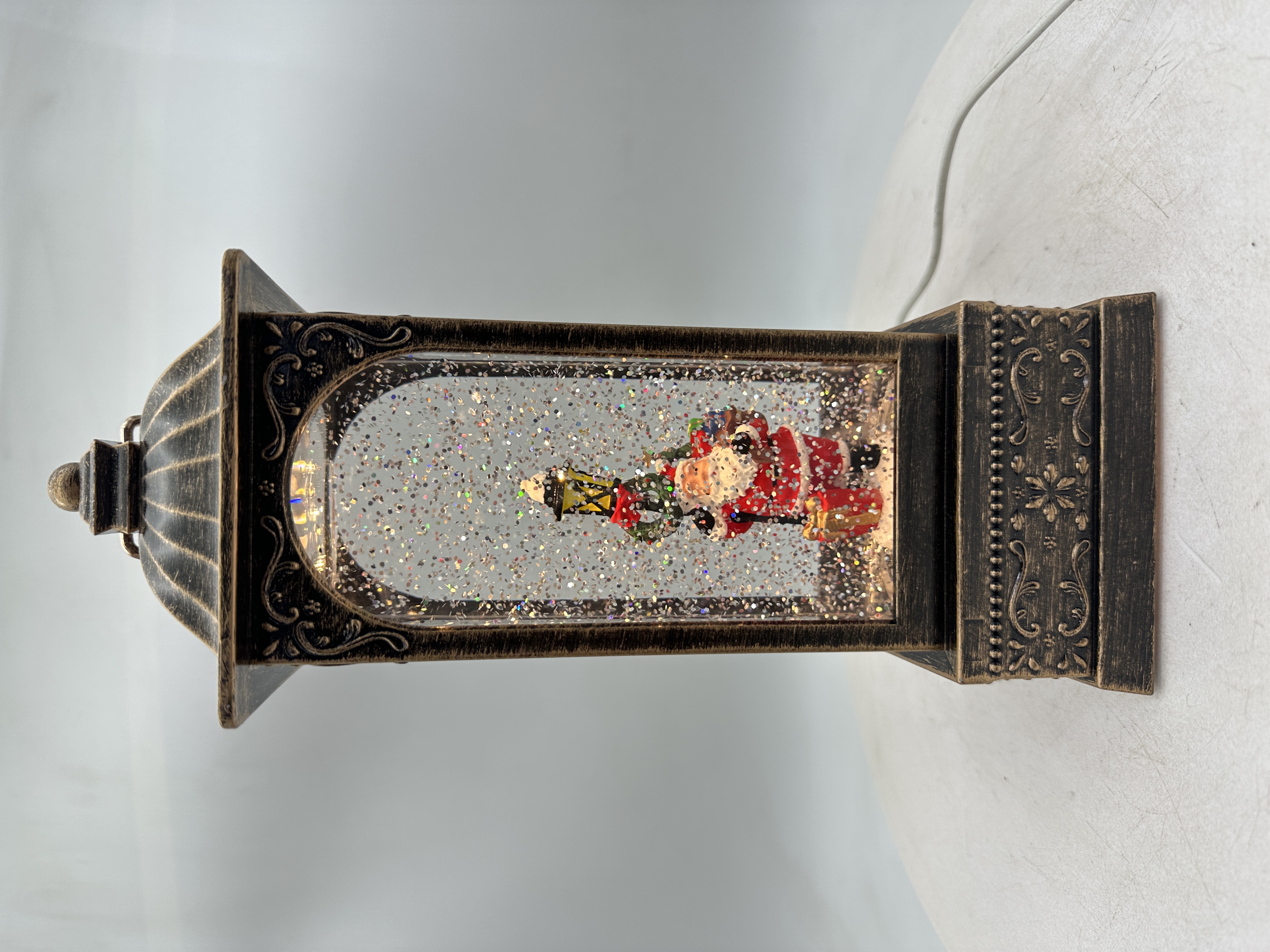 圣诞发光摆件工艺品 自动打水 带音乐带USB线，新款大方风灯，外壳带花纹，桌面创意摆件工艺品