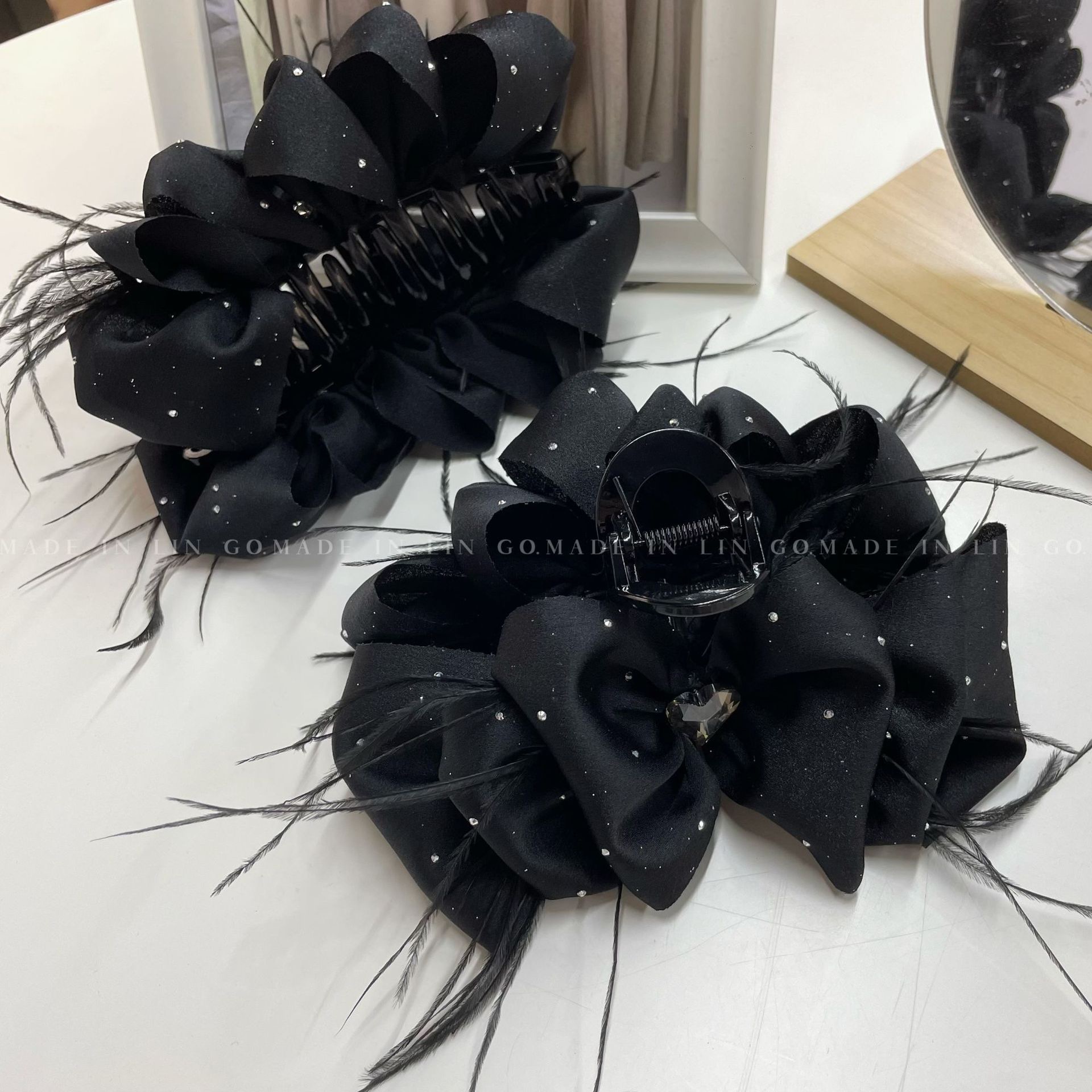 New simple and high-end starry sky satin feather gripper, versatile to show hair volume, heart water diamond, and niche shark hair gripper for women details Picture