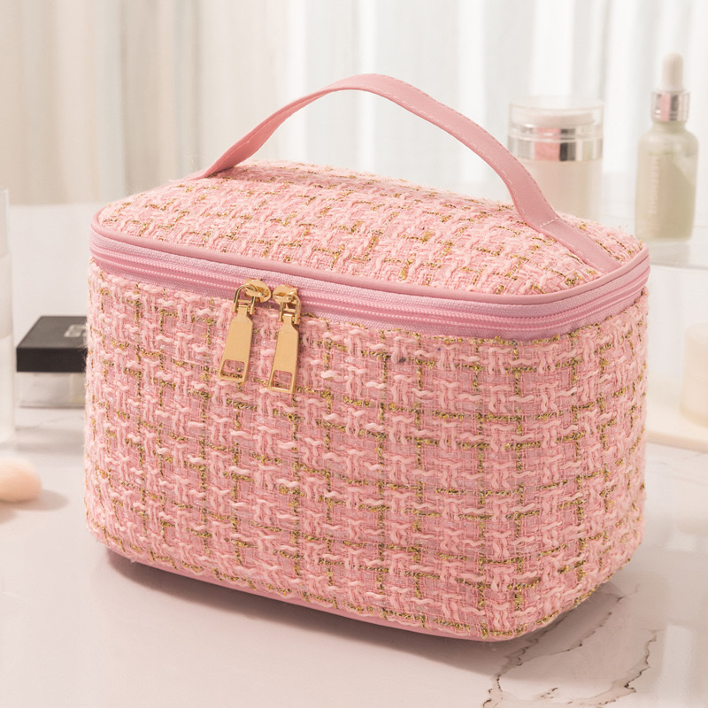 New large-capacity small chanel-style makeup bag, girl storage toiletry bag, travel high appearance level cosmetics storage bag detail image 16