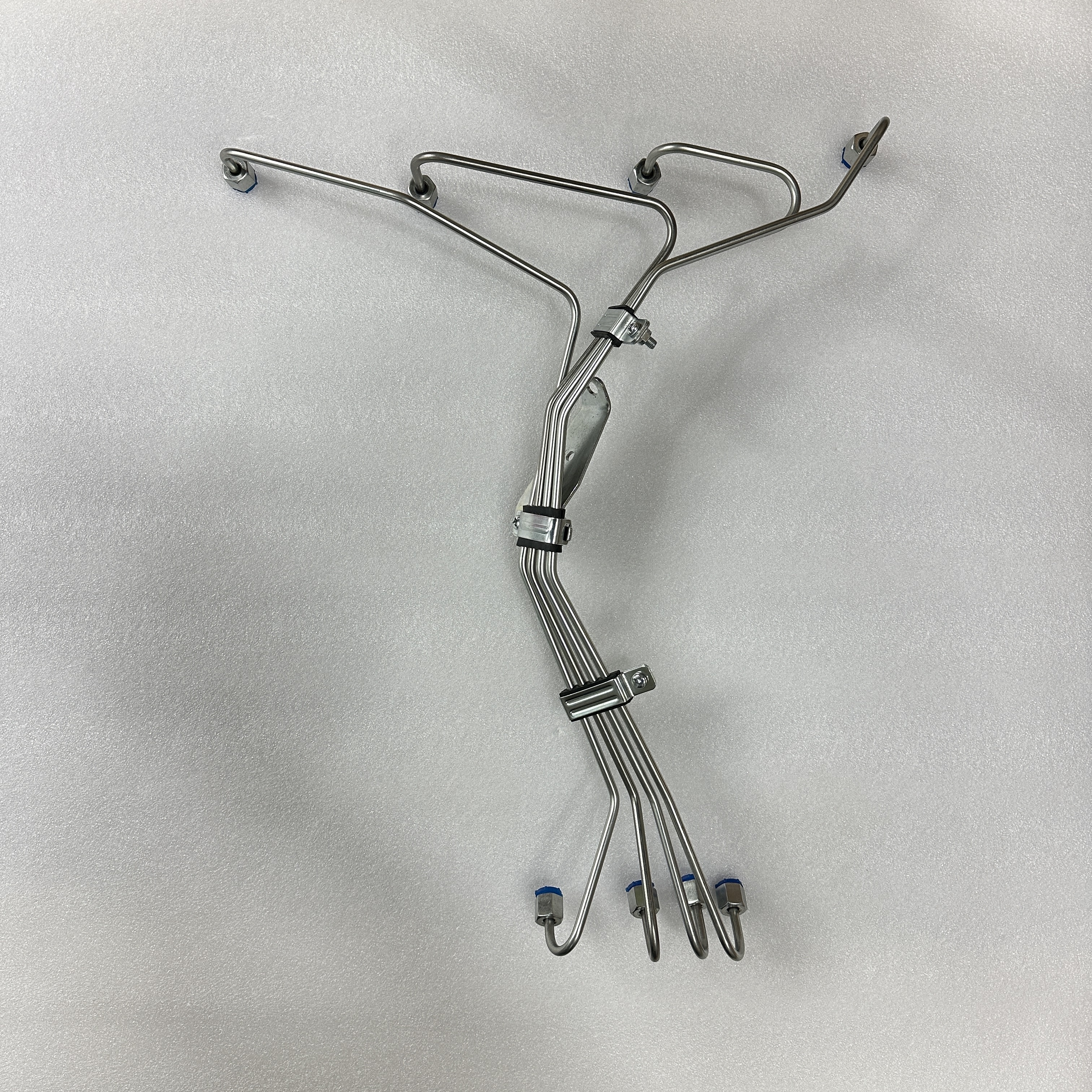 Automotive parts are suitable for Mercedes-Benz OM422 high-pressure oil pipe 4420709633 Application Scenario