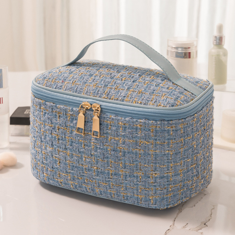 New large-capacity small chanel-style makeup bag, girl storage toiletry bag, travel high appearance level cosmetics storage bag detail image 19