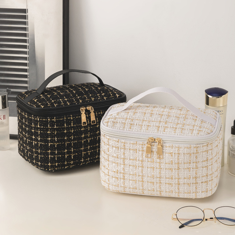 New large-capacity small chanel-style makeup bag, girl storage toiletry bag, travel high appearance level cosmetics storage bag Specification image