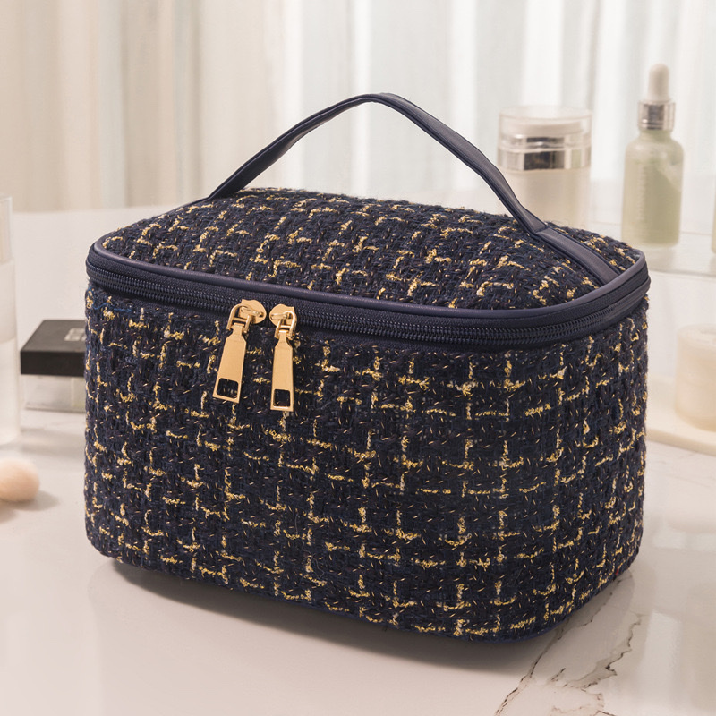New large-capacity small chanel-style makeup bag, girl storage toiletry bag, travel high appearance level cosmetics storage bag detail image 18