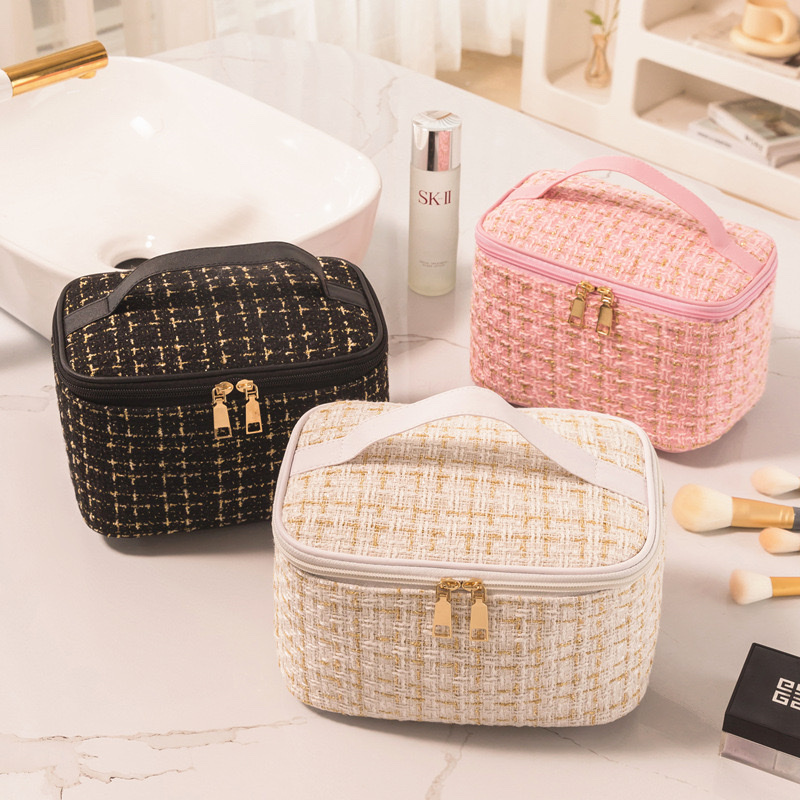 New large-capacity small chanel-style makeup bag, girl storage toiletry bag, travel high appearance level cosmetics storage bag detail image 12