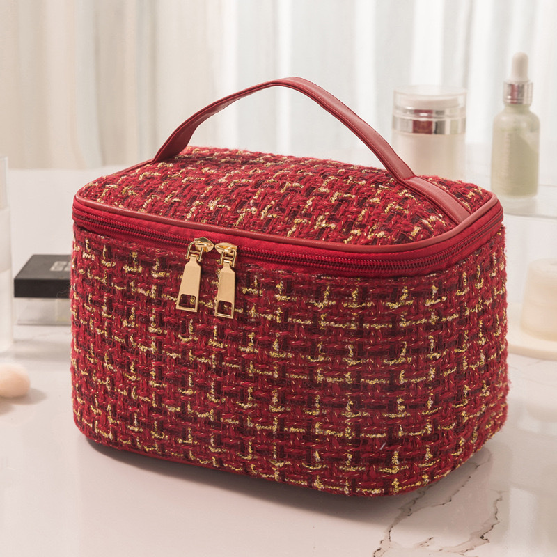New large-capacity small chanel-style makeup bag, girl storage toiletry bag, travel high appearance level cosmetics storage bag detail image 17