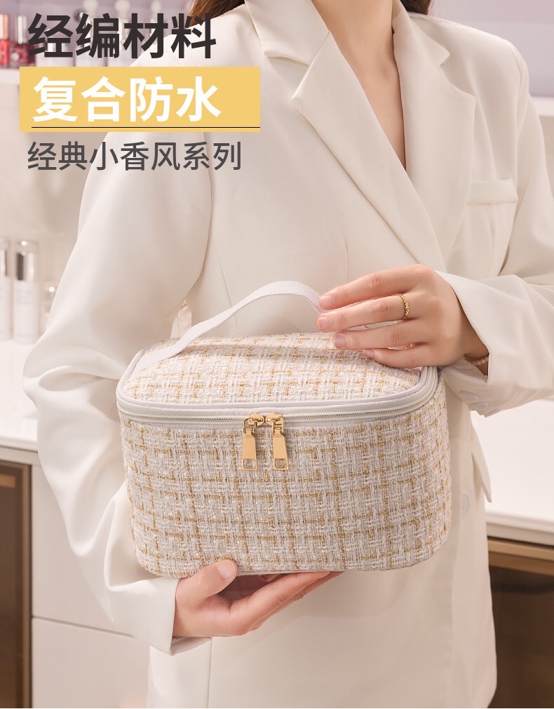 New large-capacity small chanel-style makeup bag, girl storage toiletry bag, travel high appearance level cosmetics storage bag detail image 5