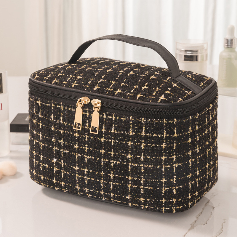 New large-capacity small chanel-style makeup bag, girl storage toiletry bag, travel high appearance level cosmetics storage bag Item Picture
