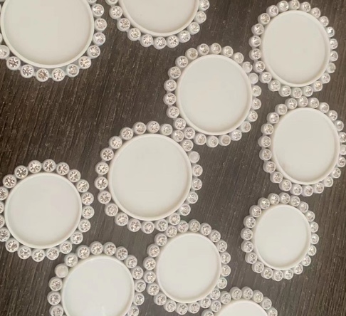 diy Time gem jewelry accessories with diamond-encrusted circular base trays that can be pasted both inside and out, and colored plastic trays with rhinestones Specification image