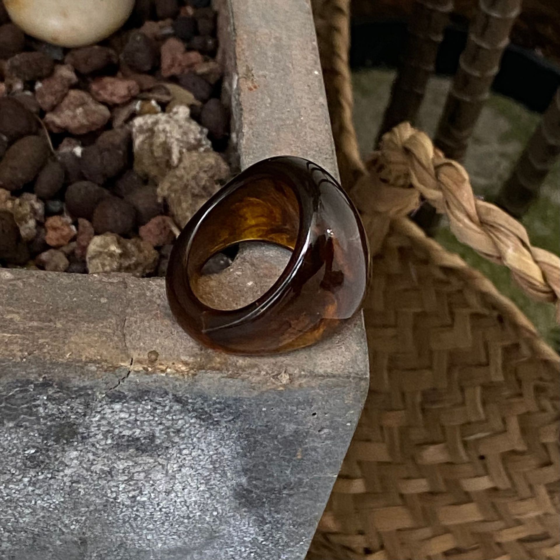 The anti-jade silver ring is a unique design for women. The alloy jade ring is fashionable and trendy, exuding a strong sense of luxury Application Scenario