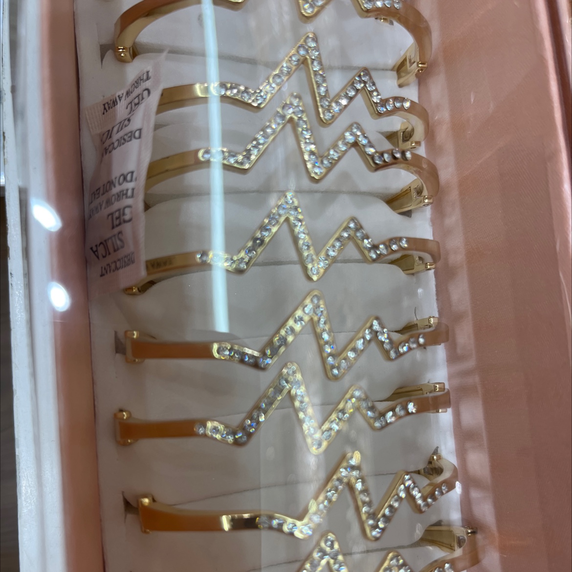 This is a high-end, light luxury and niche couple bracelet for women, a gift bracelet for men to give to their girlfriends, and a birthday gift bracelet