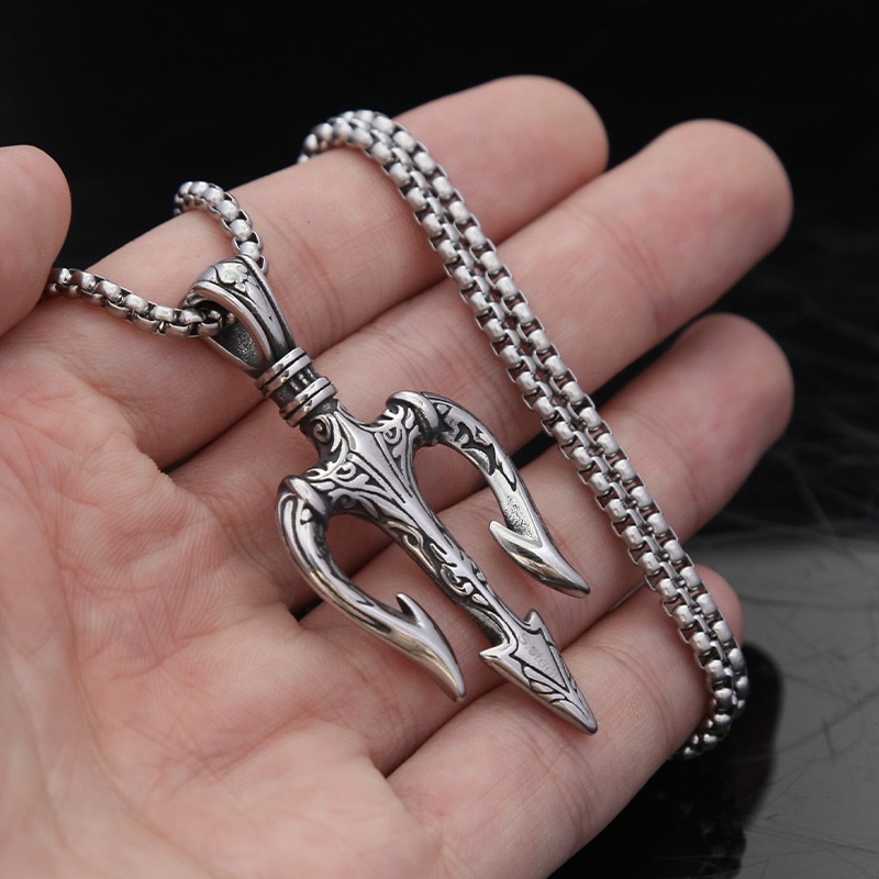 Personalized retro Aquaman Trident, European and American God of War fork men's titanium steel pendant necklace, stainless steel pendant
