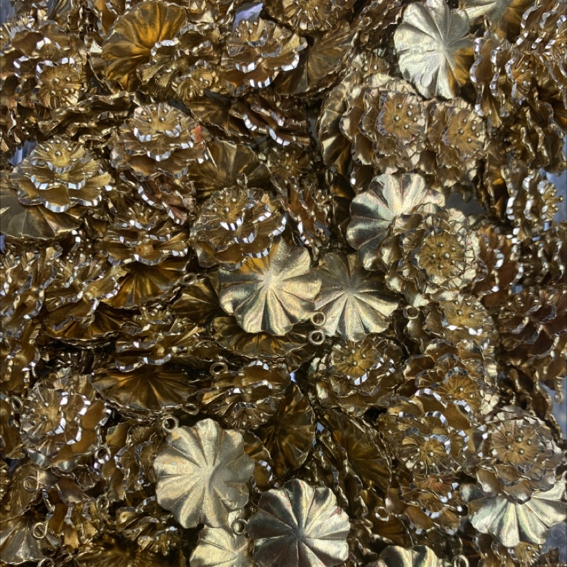 时尚花型吊坠铜色批花工艺铜铸吊坠潮款爆款时尚新品工厂直销吊坠锆石吊坠