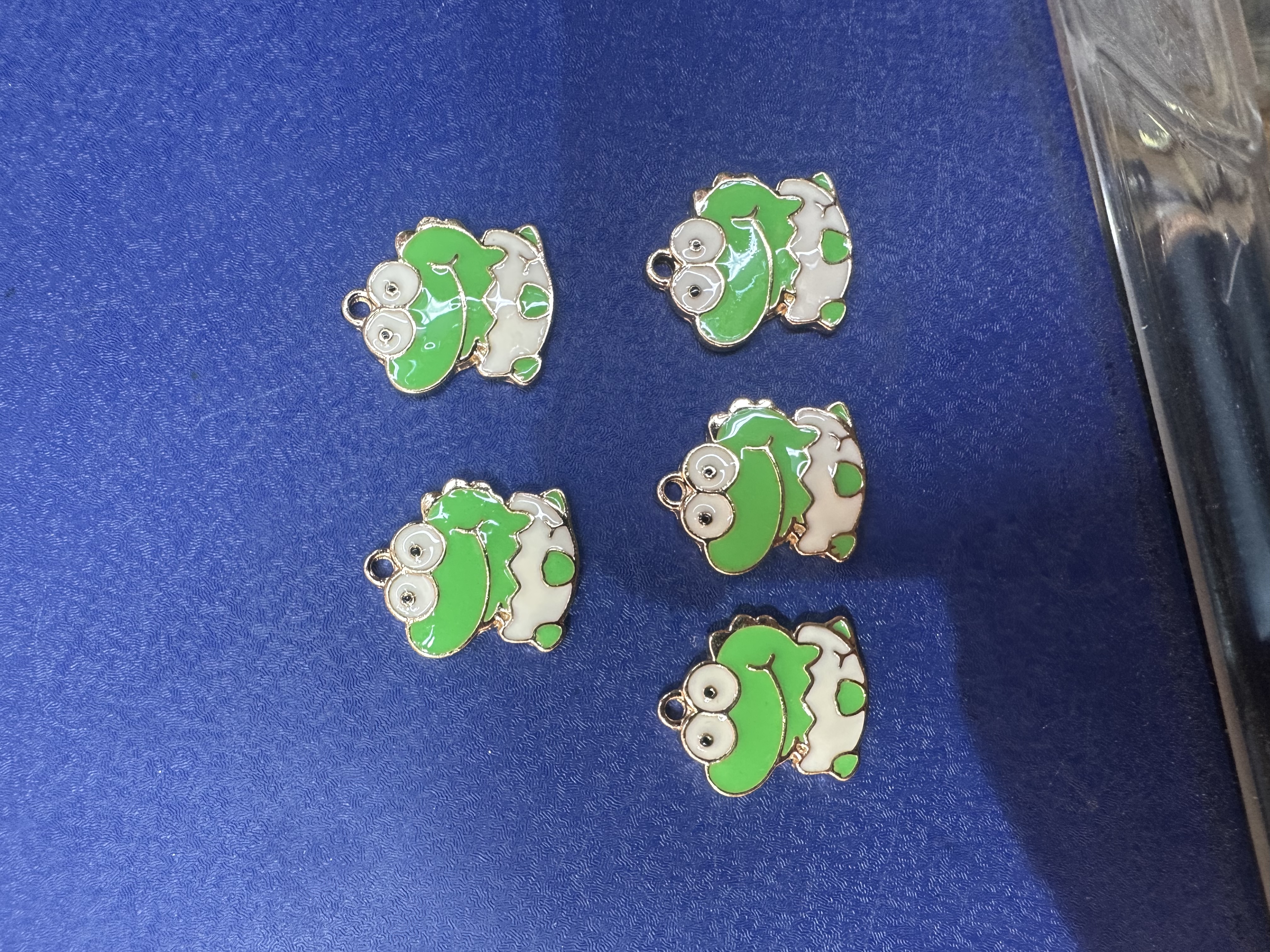 小恐龙合金配件手机链钥匙挂件 精致挂饰 手机装饰品  车钥匙挂饰 手机链。钥匙挂件钥匙挂件水貂毛球手机链挂件