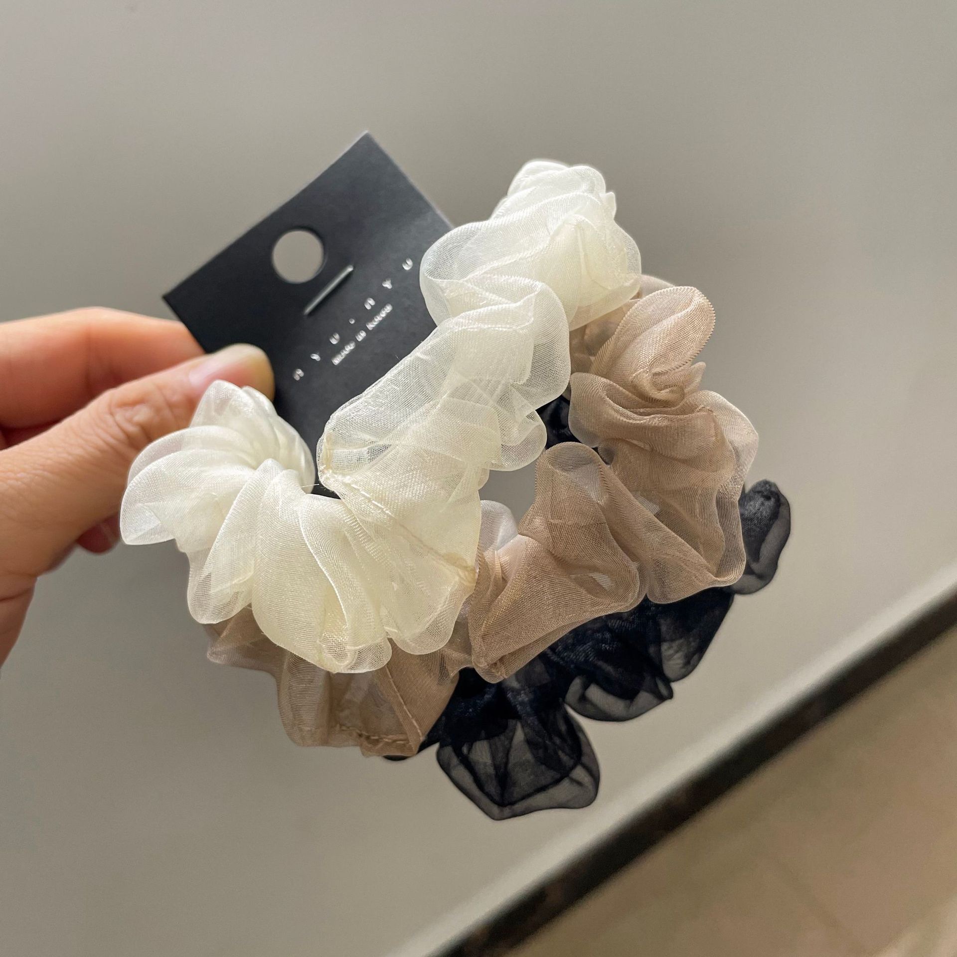 This is a new sweet and gentle Korean summer style double-layer mesh large intestine hair band with a simple and ladylike charm. It can be used to tie up hair detail image 2