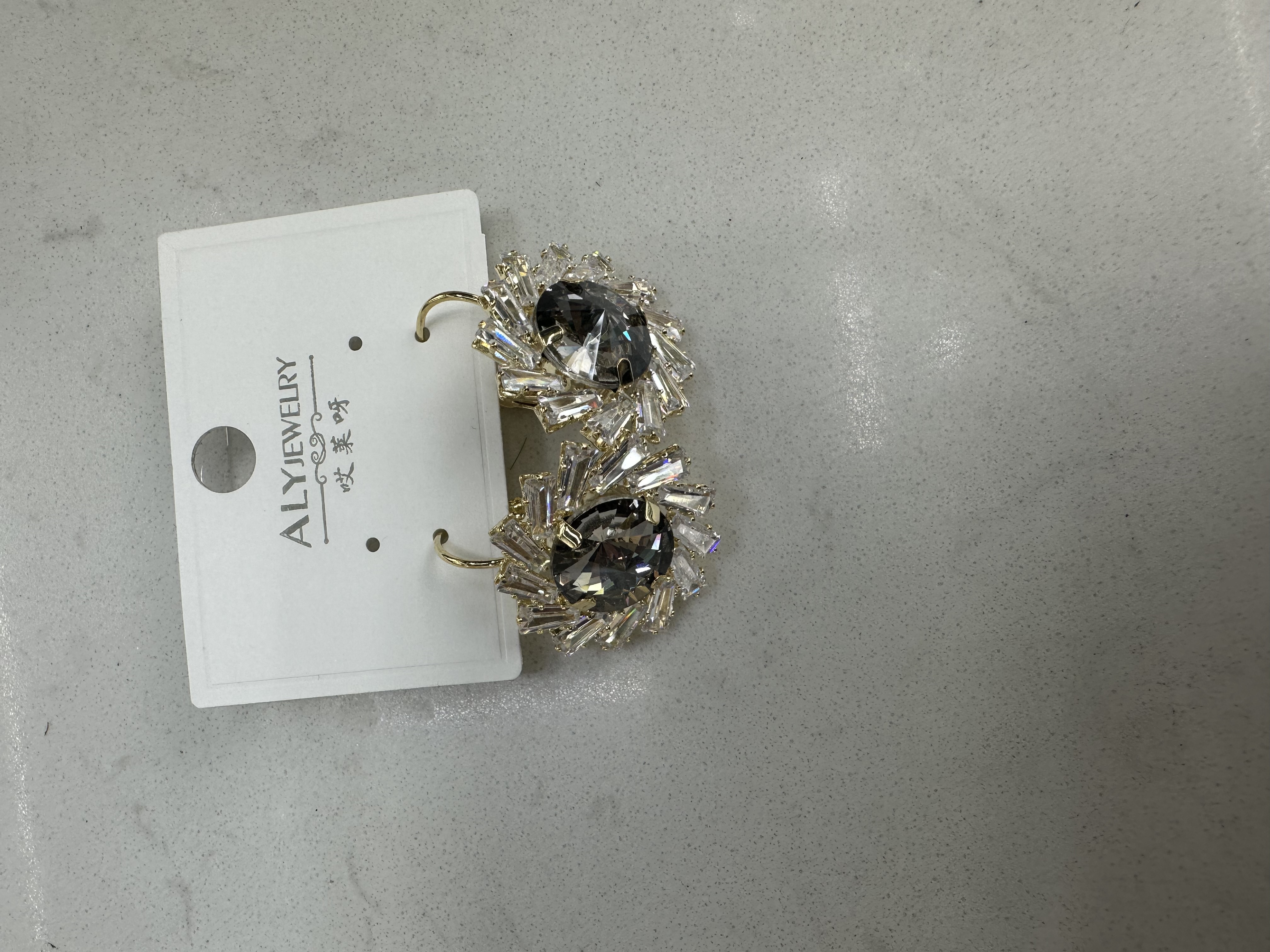 合金猫眼石耳环 锆石饰品 精致耳饰 女士时尚耳环 高级感猫眼石锆石耳环