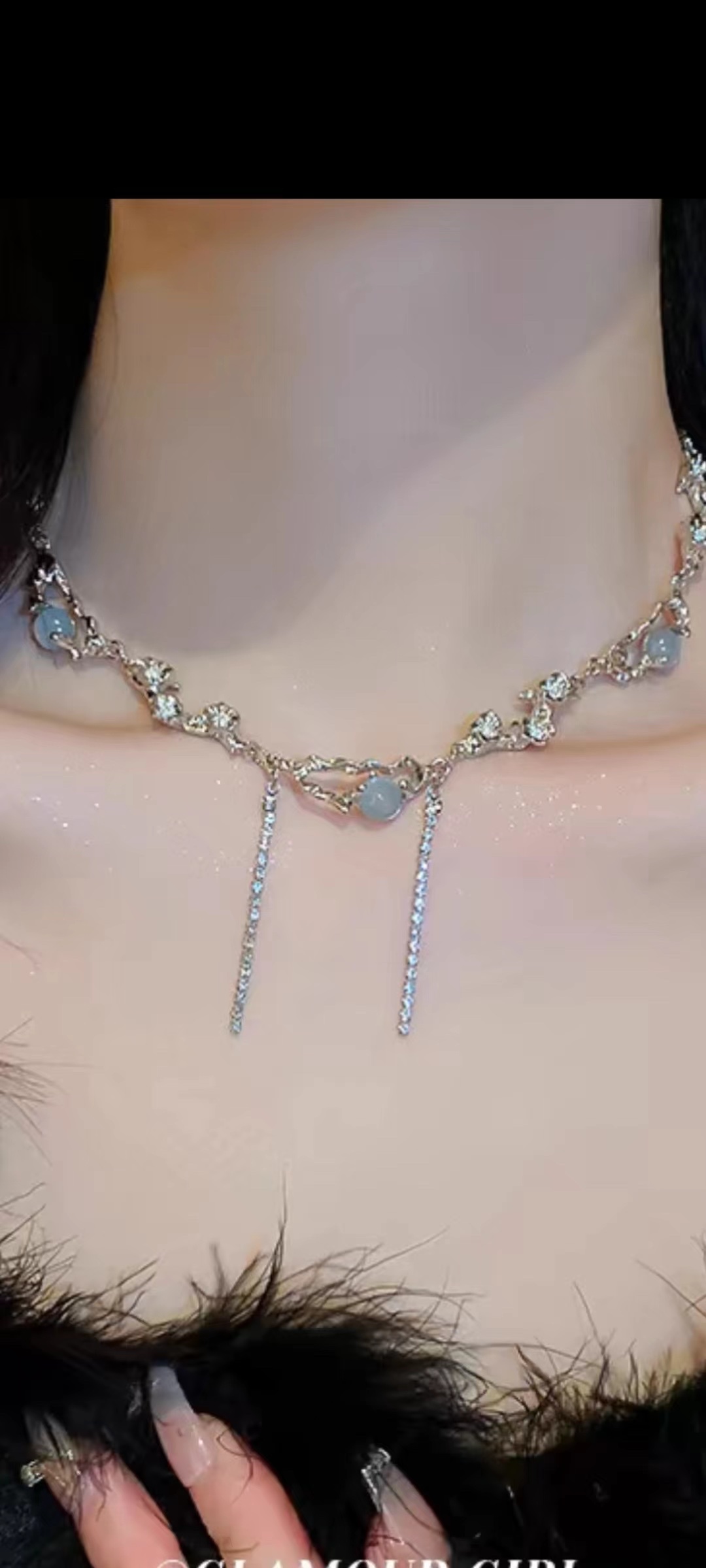 A new and popular, elegant, irregular stone diamond chain necklace for women with collarbones on Douyin