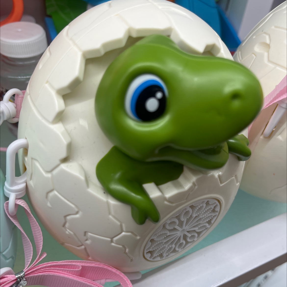 萌趣立体卡通恐龙、多孔设计出泡五彩缤纷、逼真的恐龙音效、LED灯光、恐龙蛋造型电动泡泡机详情图4