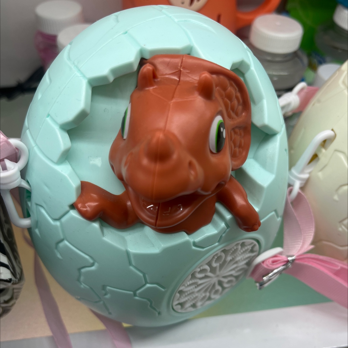 萌趣立体卡通恐龙、多孔设计出泡五彩缤纷、逼真的恐龙音效、LED灯光、恐龙蛋造型电动泡泡机详情图3