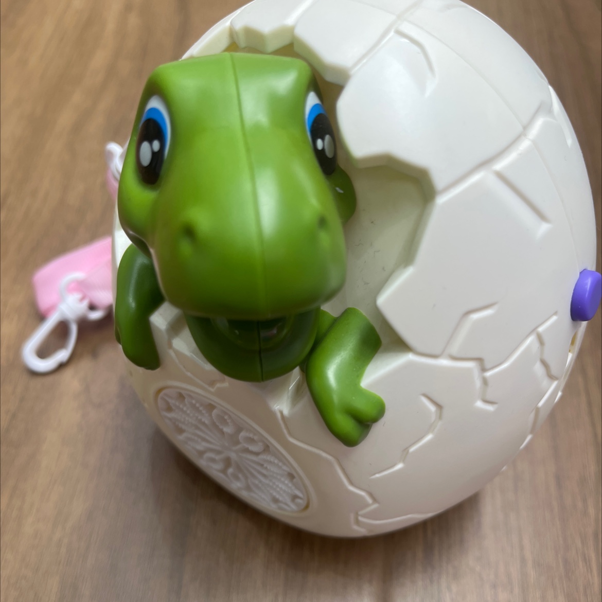 萌趣立体卡通恐龙、多孔设计出泡五彩缤纷、逼真的恐龙音效、LED灯光、恐龙蛋造型电动泡泡机细节图