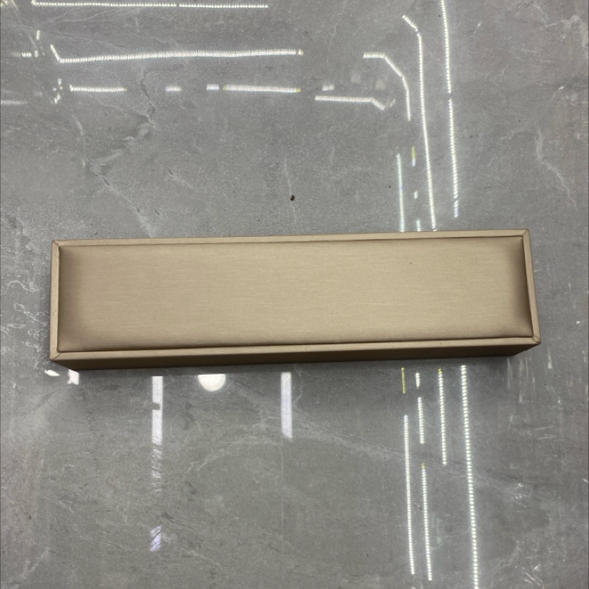 拉丝项链盒香槟色黑底