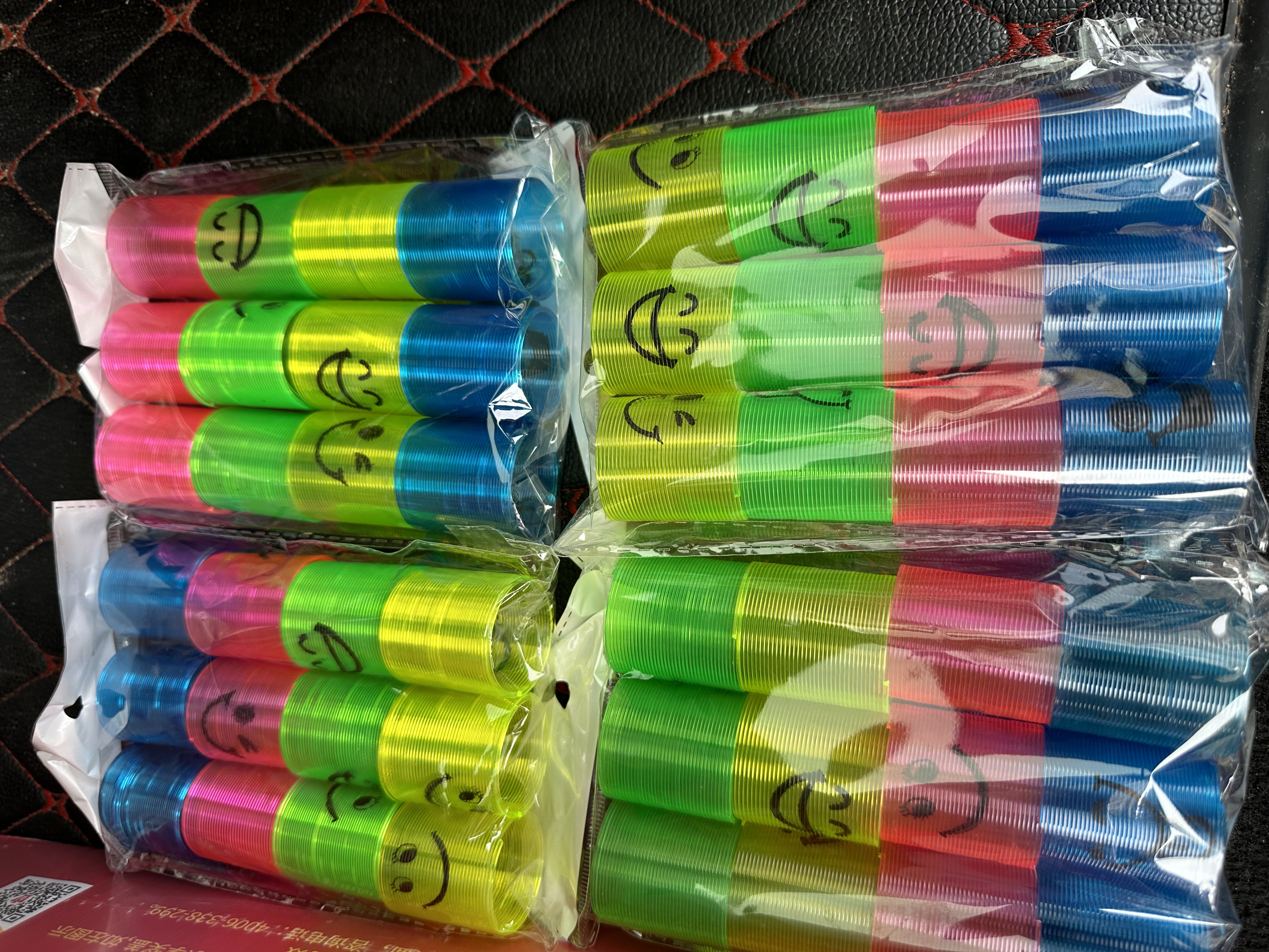 彩虹圈儿童玩具户外运动抛投飞盘游戏多彩环形飞镖安全环保材质白底实物图