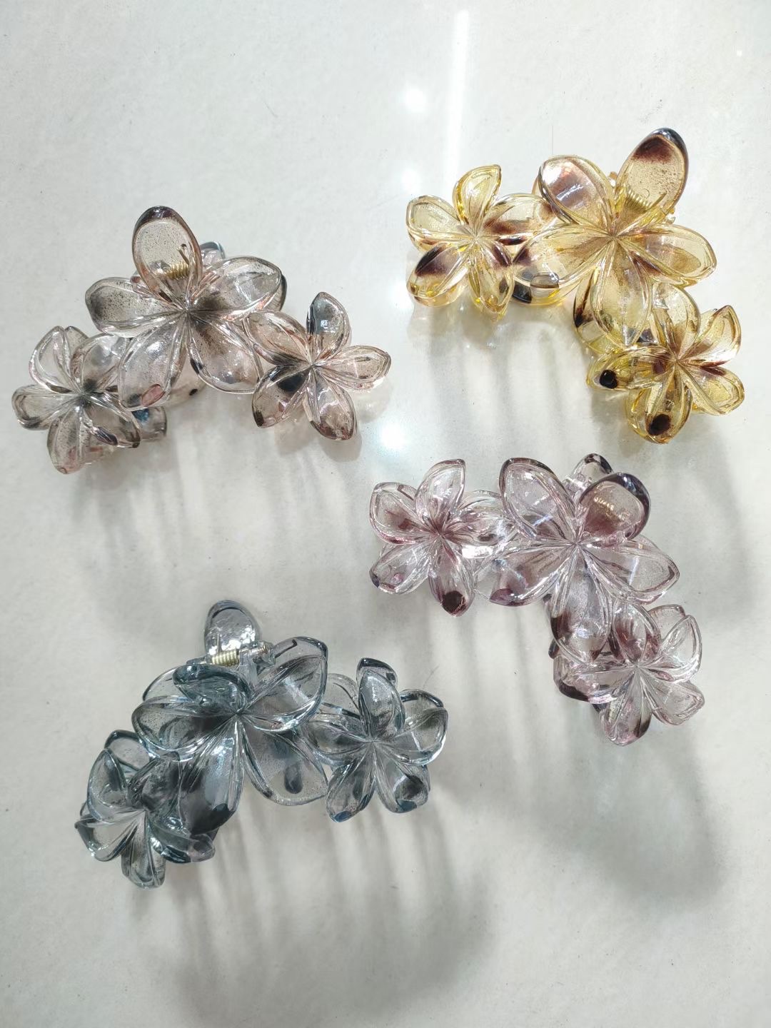 ABS hair clips, sweet flower grabbers, bath shark clips, hair grippers, hair clips, hair accessories, popular hair clips, leopard print Application Scenario