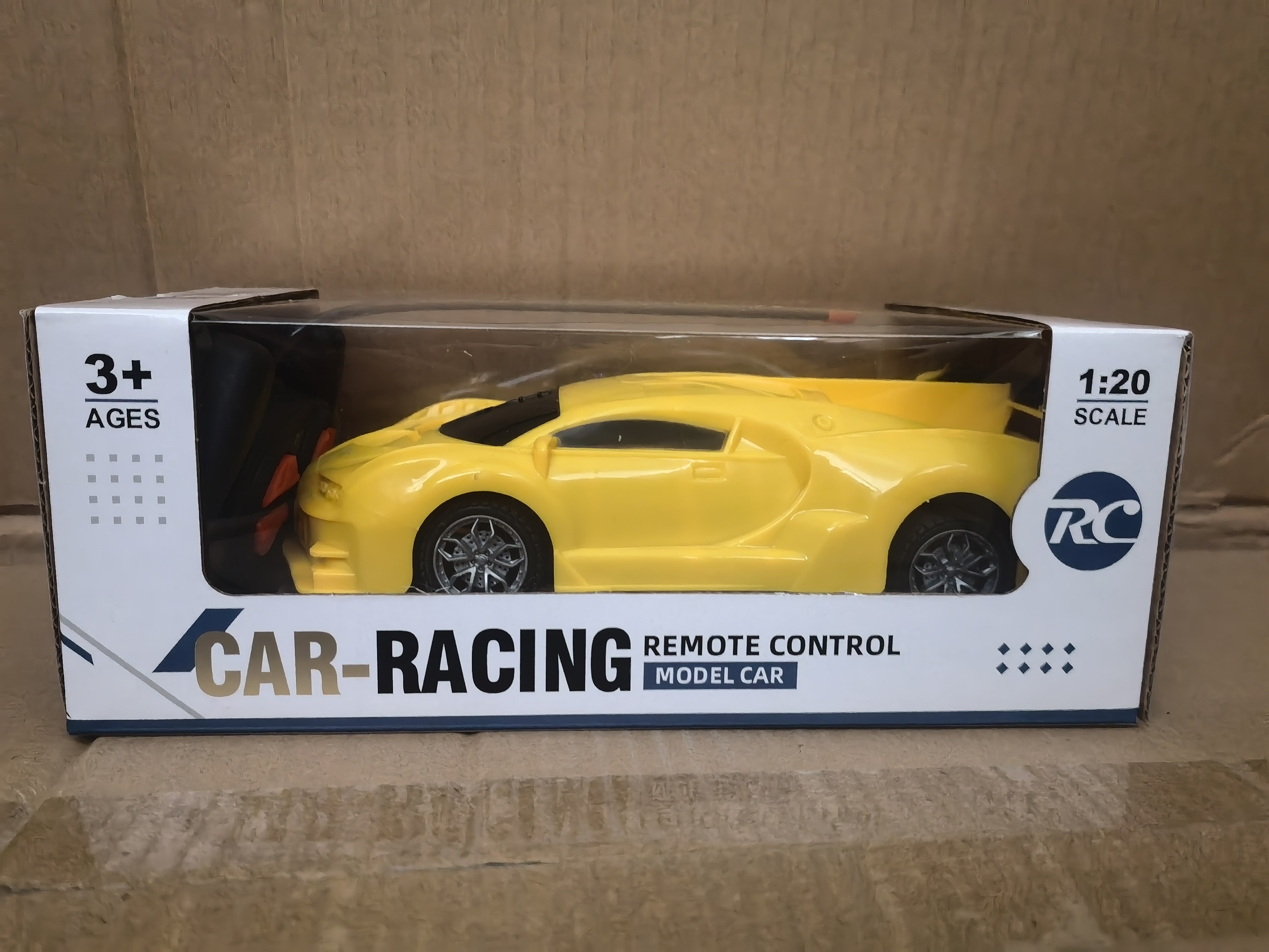 四通遥控车，带灯光，四个色混，