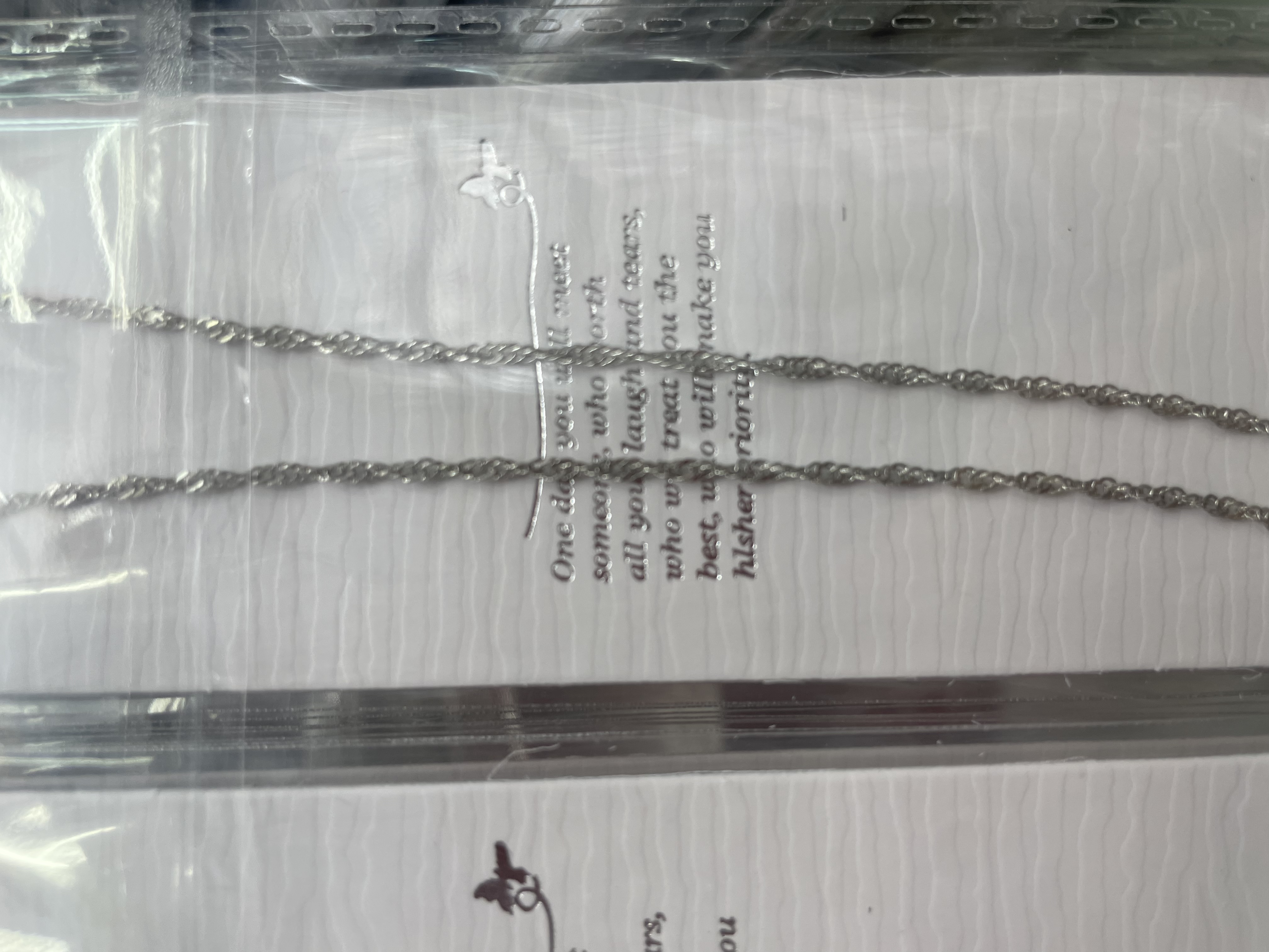 This water ripple chain necklace is a new type of women's necklace with a long card white background and diamonds. It is a suitable accessory necklace for various occasions. The heart-shaped necklace and heart-shaped pendant necklace are best-selling products. details Picture