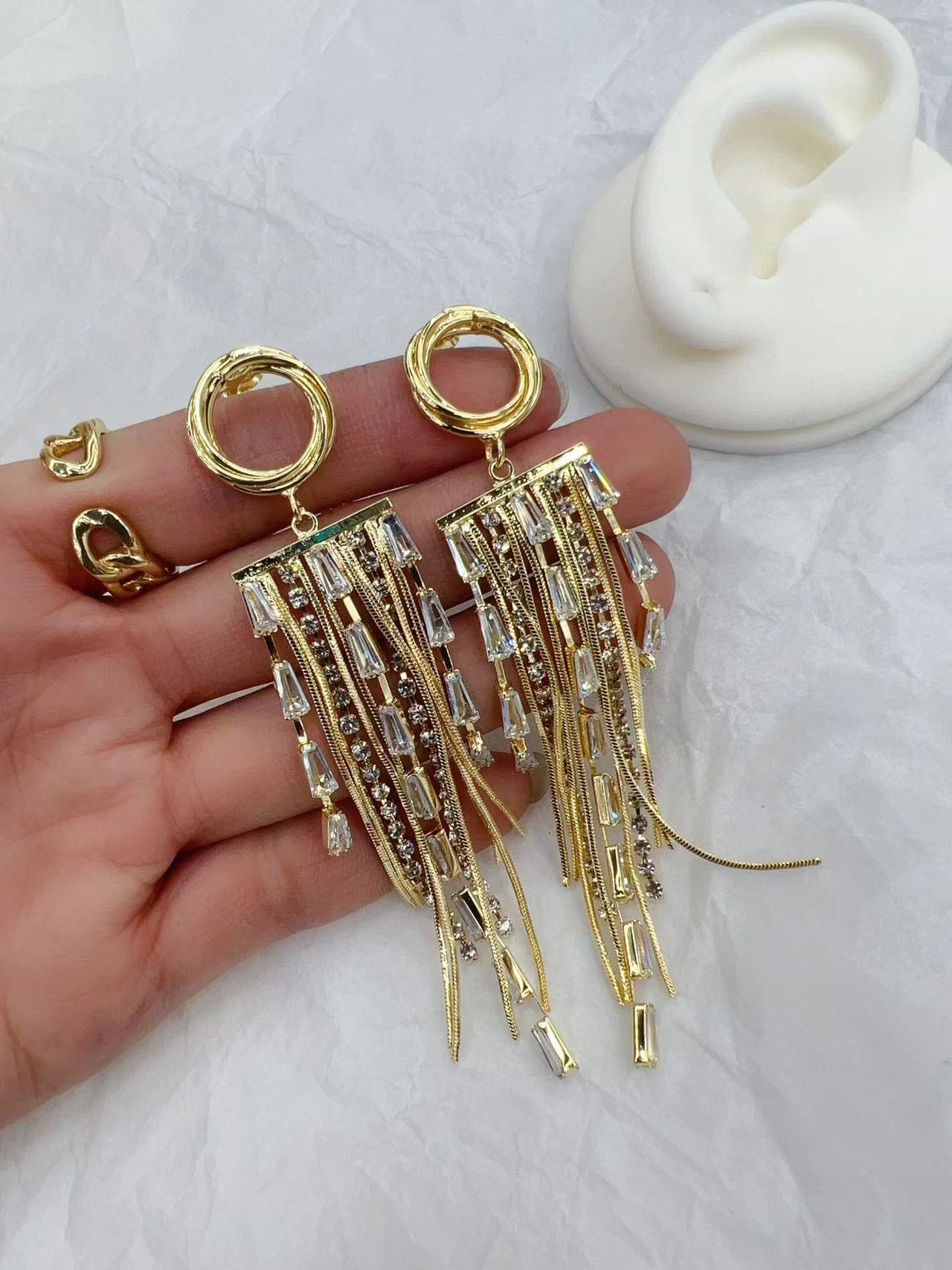 Pendientes borlas oro y blanco adornos details Picture