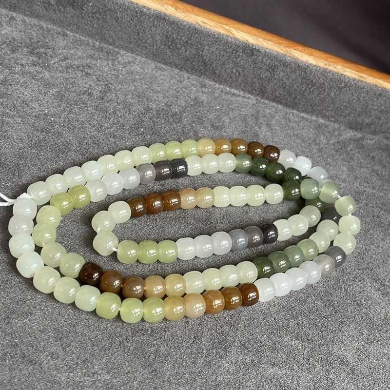 This is a 108-piece long chain bracelet necklace made of natural and Tian jade, suitable for both men and women. It features a clear water sugar material, smoke purple multi-treasure gradient color, and a new Chinese aesthetic design with a national trend detail image 2