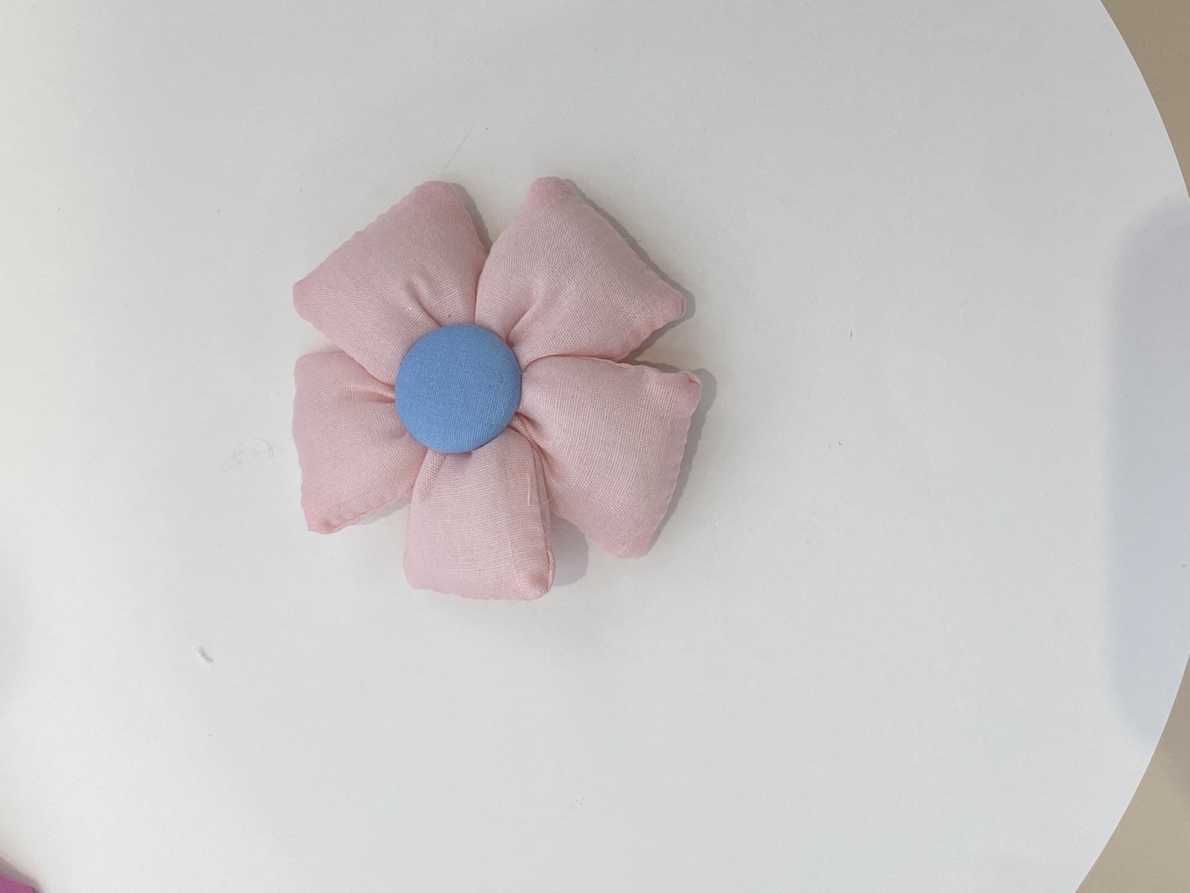 Clothing accessories, hairpins, square five-petal flowers details Picture