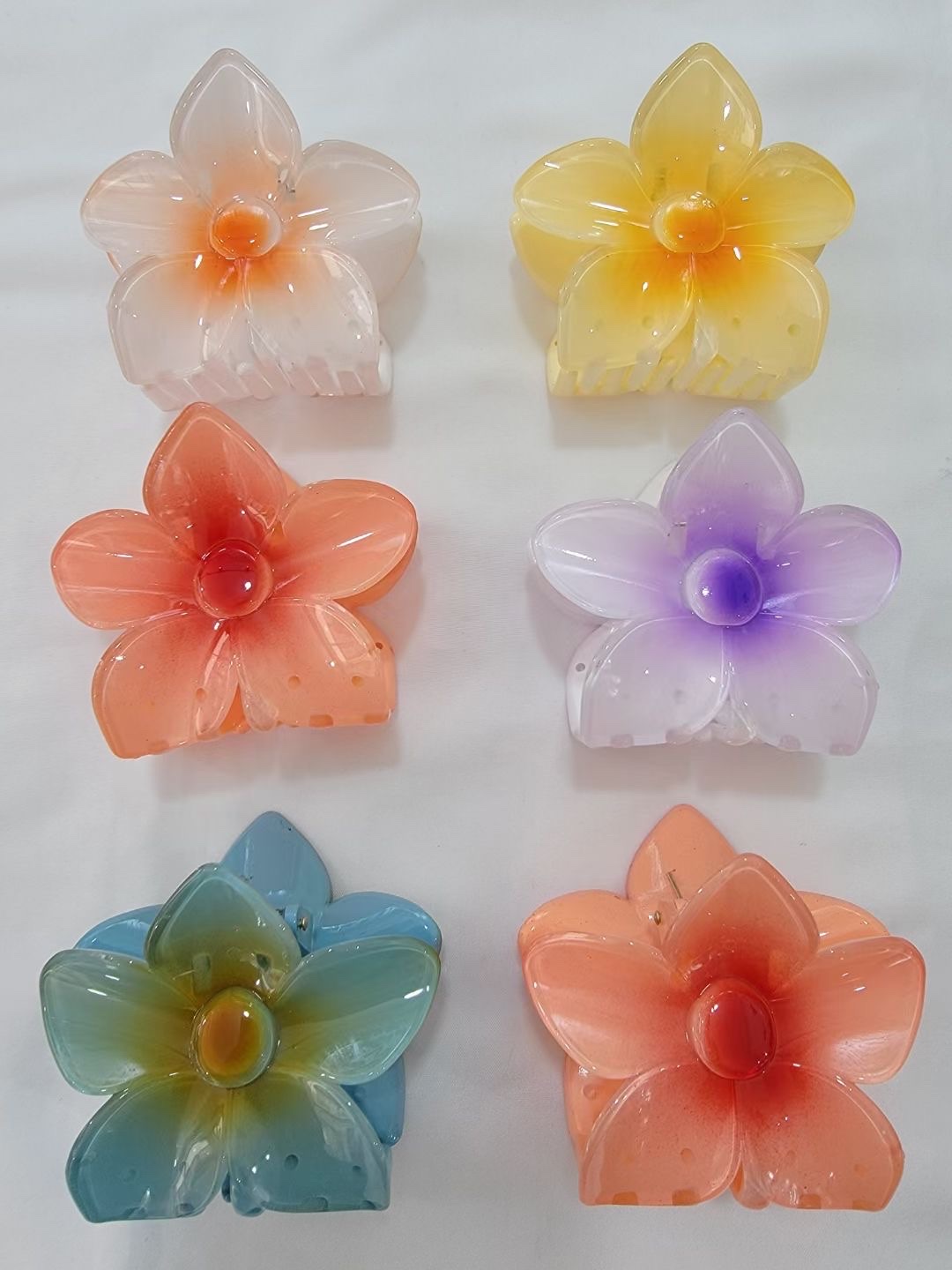ABS hair clips, sweet flower clips, bath shark clips, hair grippers, hair clips, hair accessories, popular frangipani hair clips Application Scenario