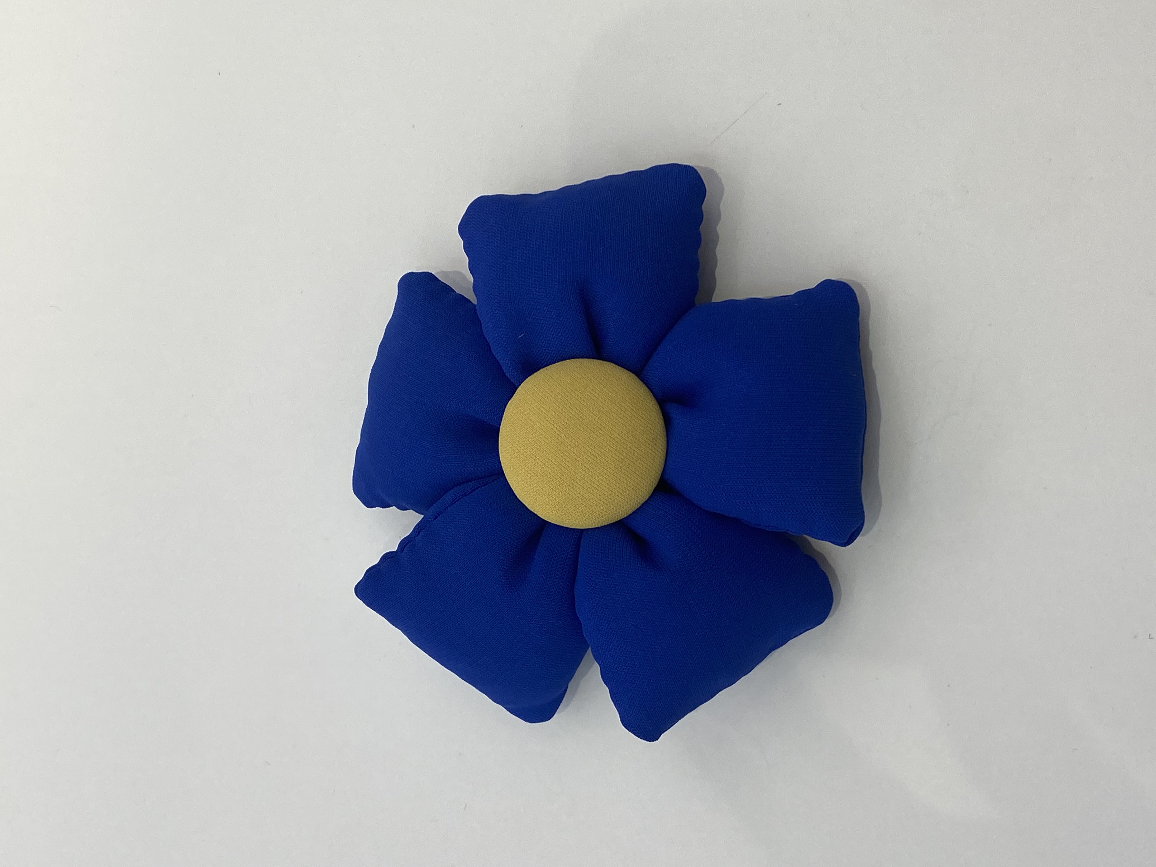 Clothing accessories, hairpins, square five-petal flowers Application Scenario