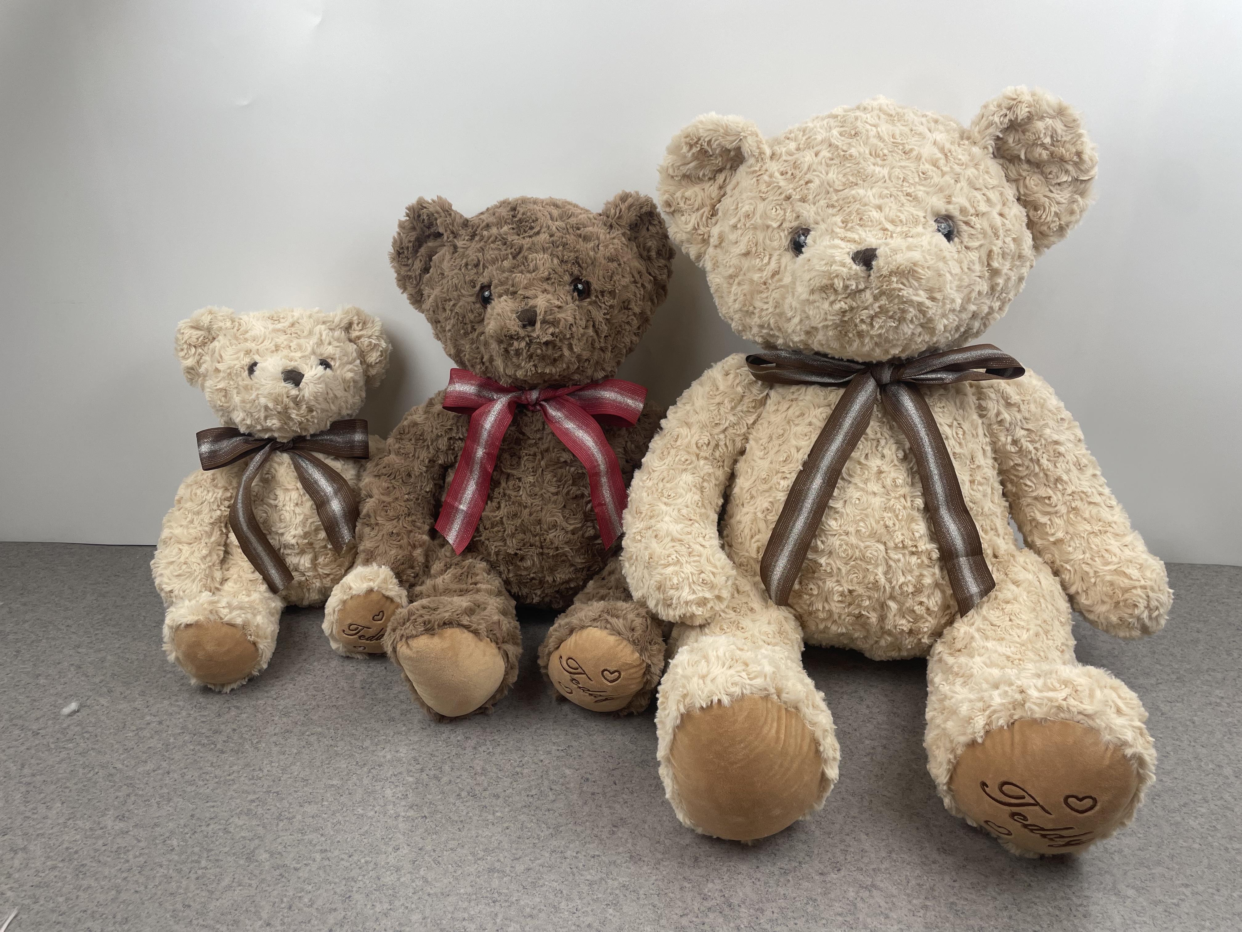 礼品质感丝带坐版泰迪礼物小熊可爱