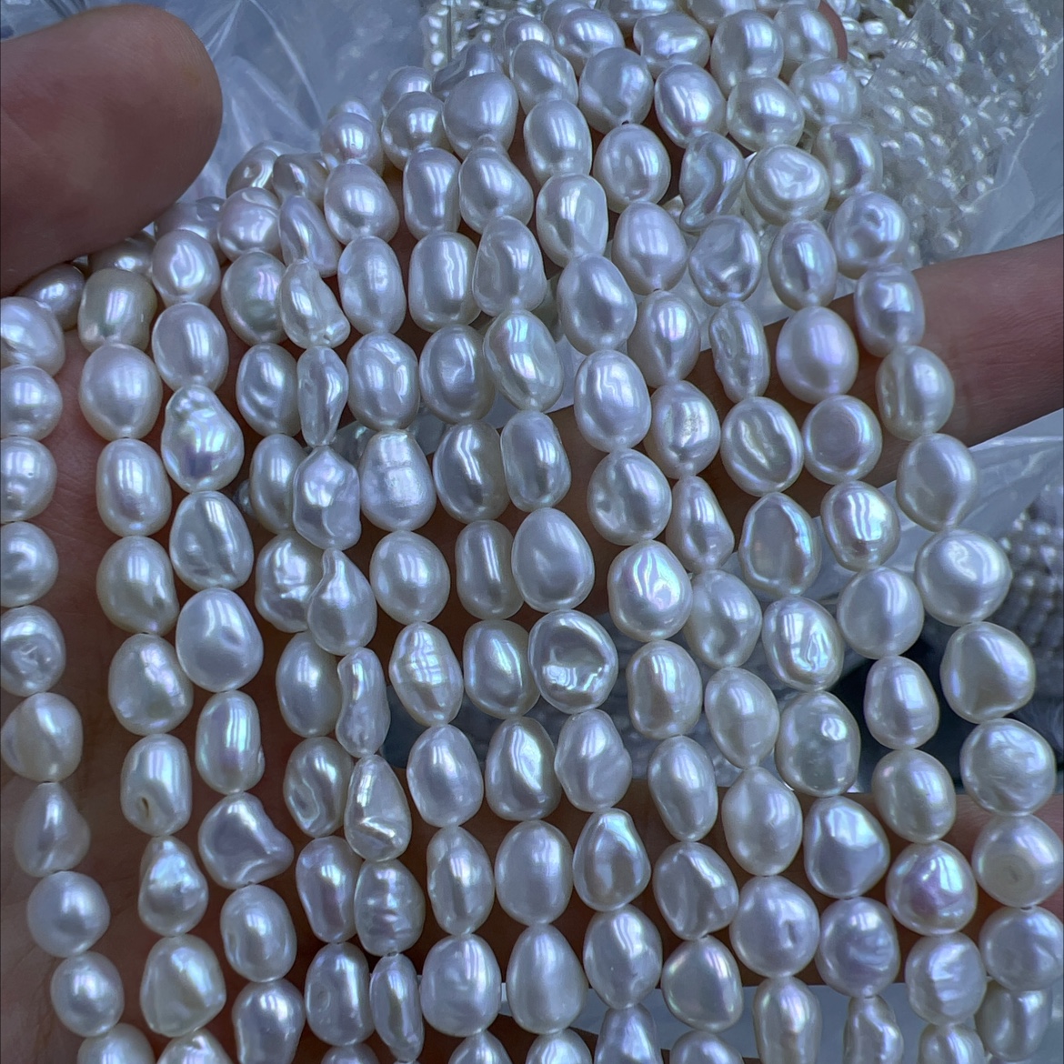 Natural freshwater pearl regenerated beads with straight holes can be made into bracelets, earrings, necklaces and rings