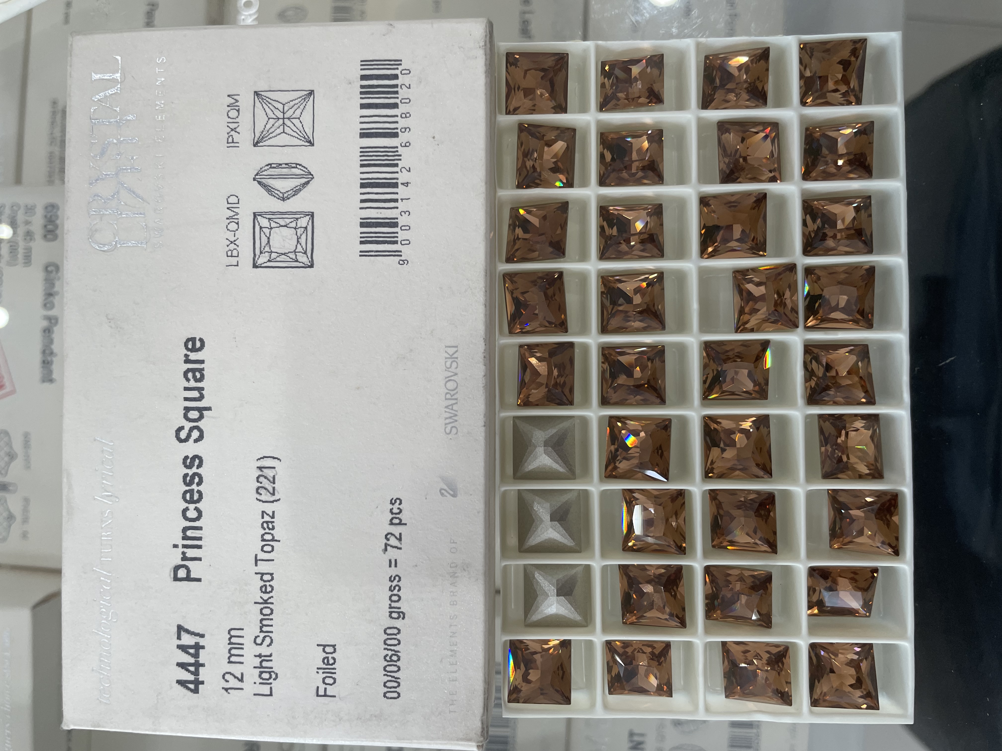 Special offer on Swarovski pointed-soled square 12mm details Picture