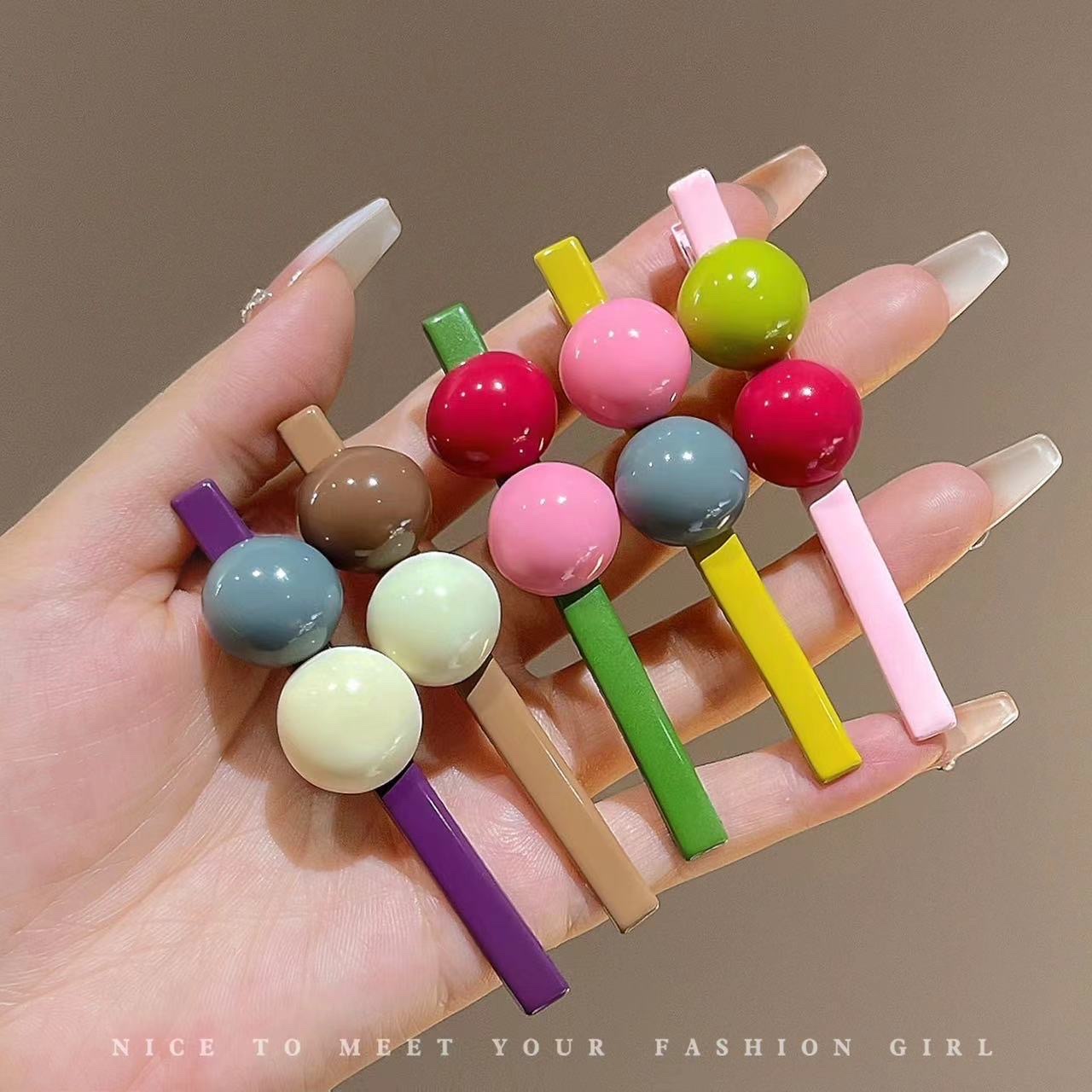 Colored beads press hairpins, hairpins, hairpins, hairpins Application Scenario