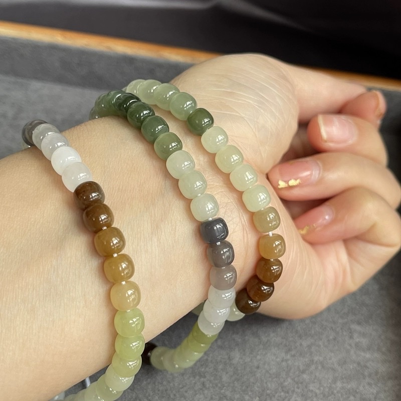 This is a 108-piece long chain bracelet necklace made of natural and Tian jade, suitable for both men and women. It features a clear water sugar material, smoke purple multi-treasure gradient color, and a new Chinese aesthetic design with a national trend detail image 4