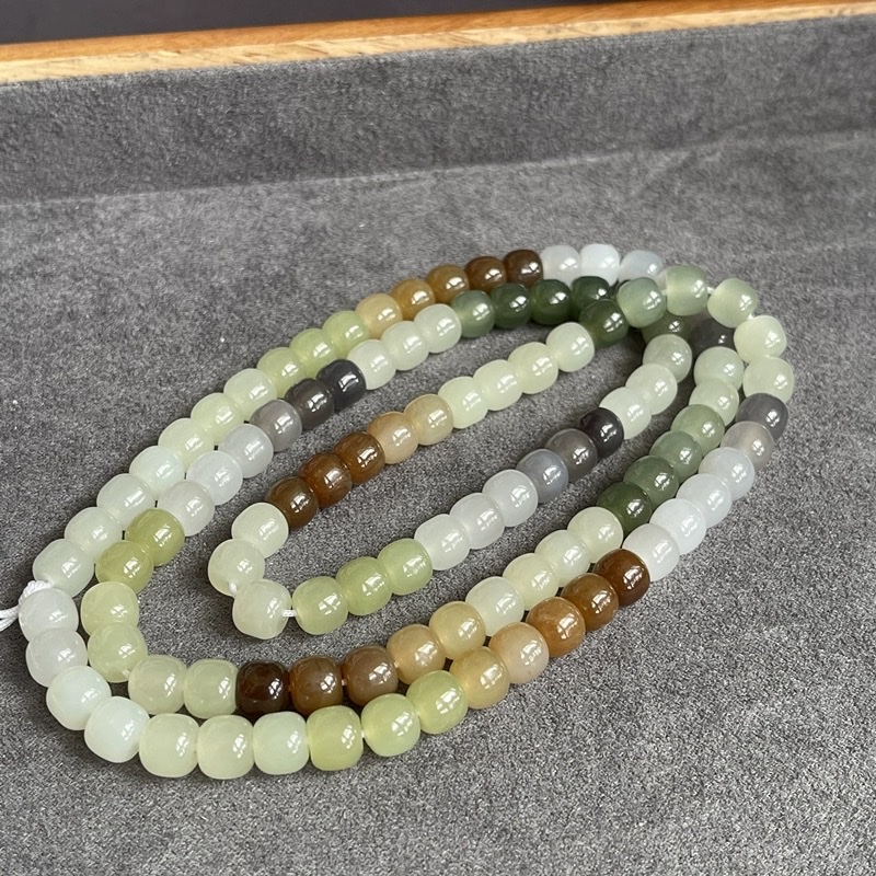 This is a 108-piece long chain bracelet necklace made of natural and Tian jade, suitable for both men and women. It features a clear water sugar material, smoke purple multi-treasure gradient color, and a new Chinese aesthetic design with a national trend