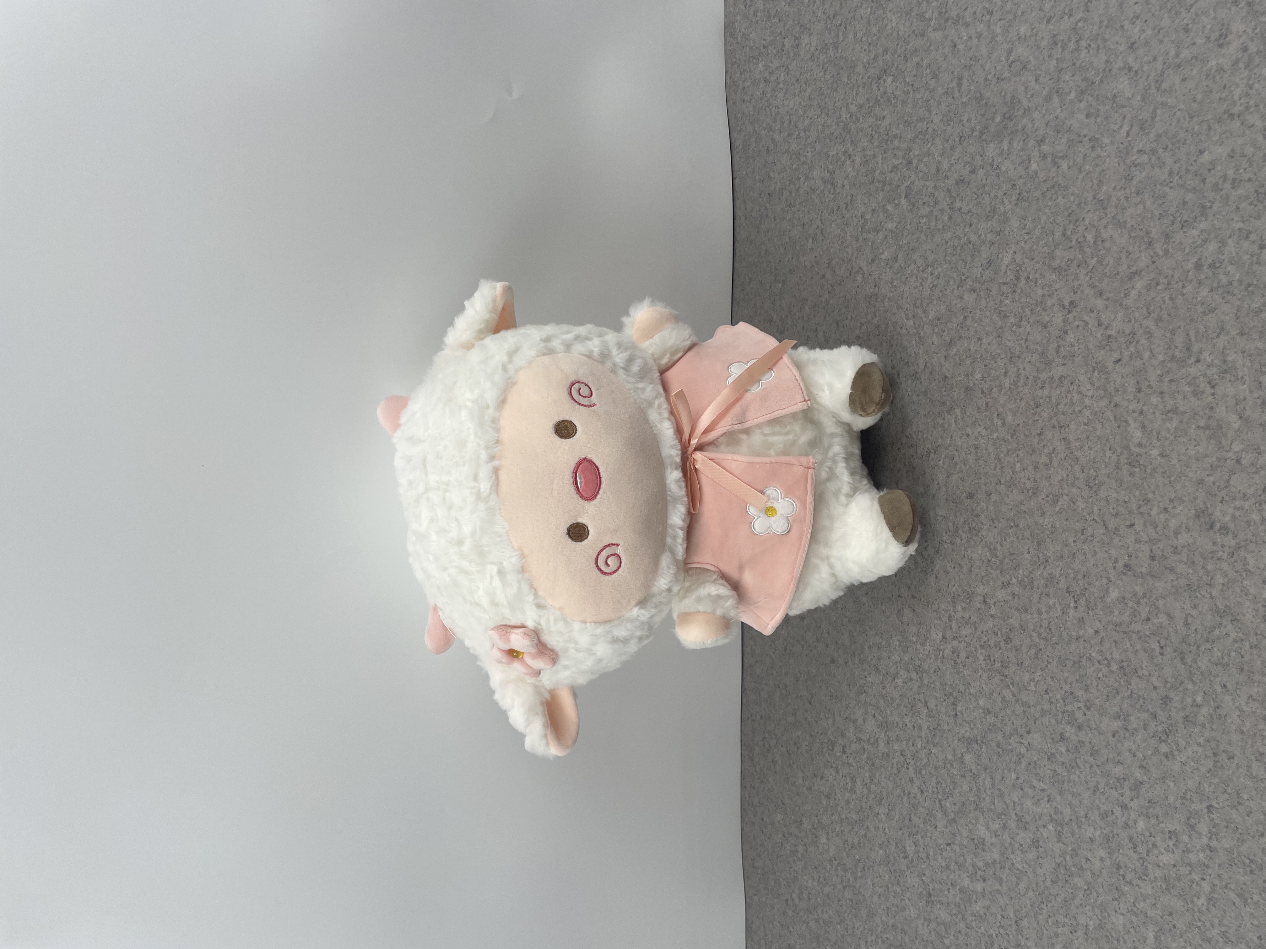 穿衣萌趣可爱卷卷开心小羊