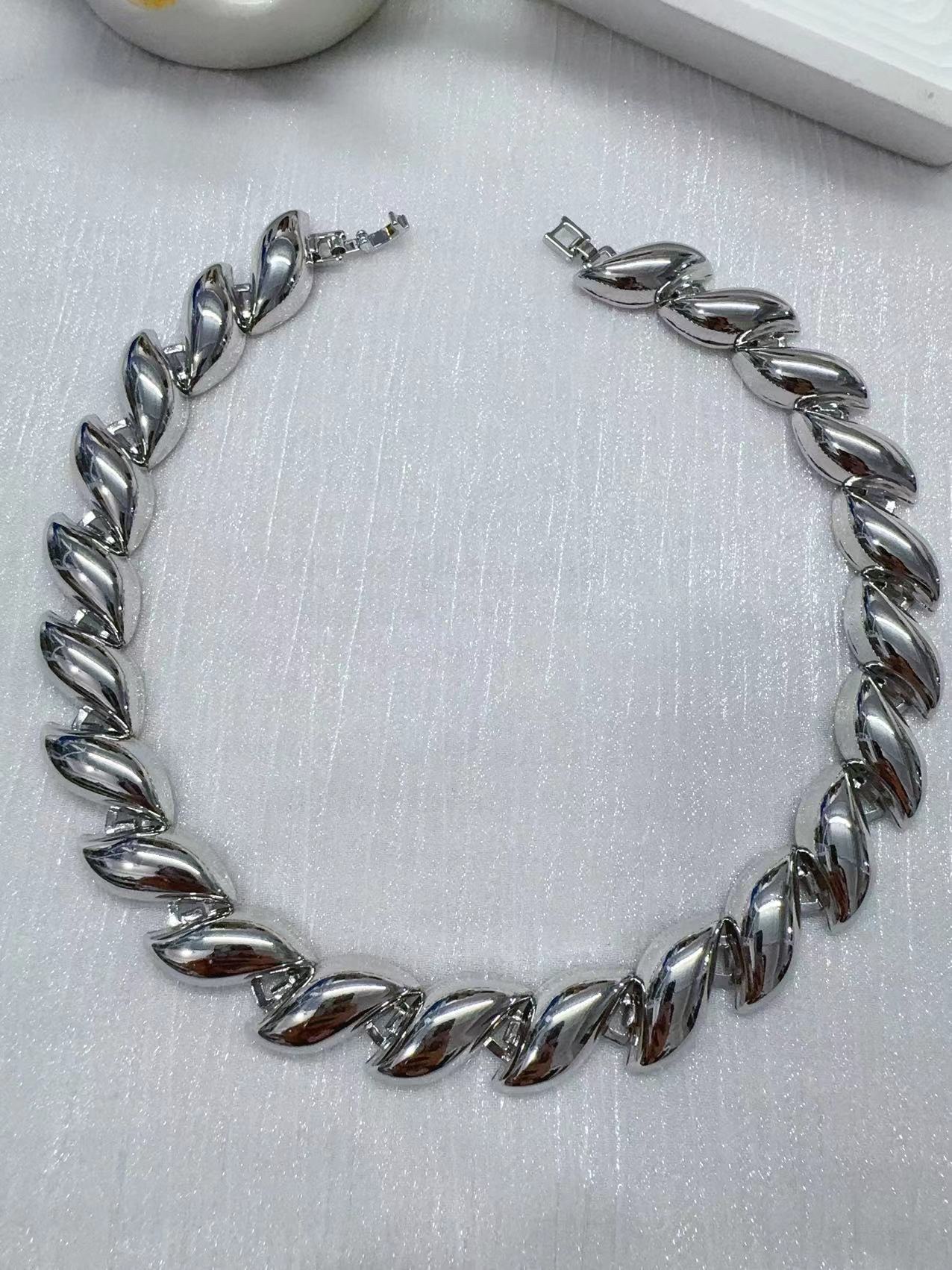 قلادة ذهبية details Picture