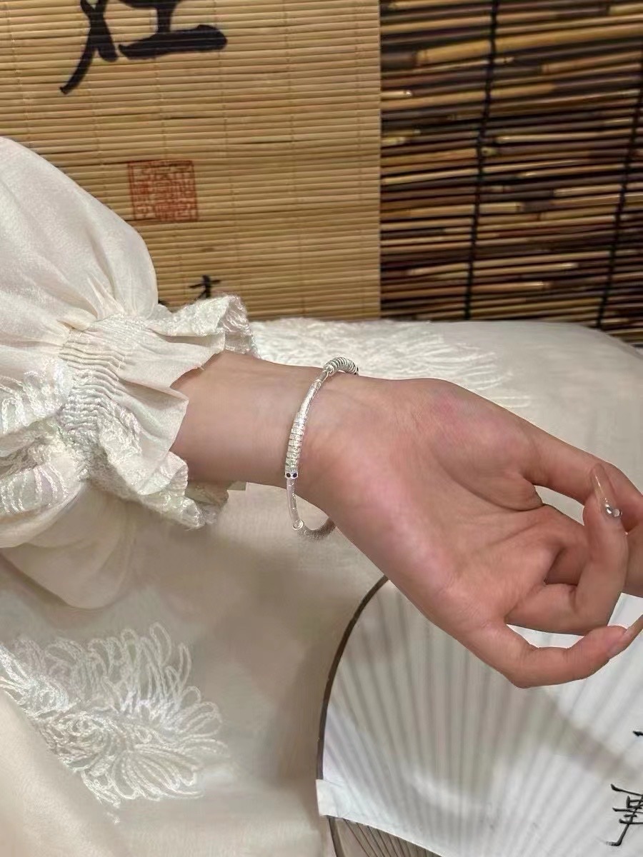 9999足银手镯，独特设计 精致手工艺品 时尚女士首饰