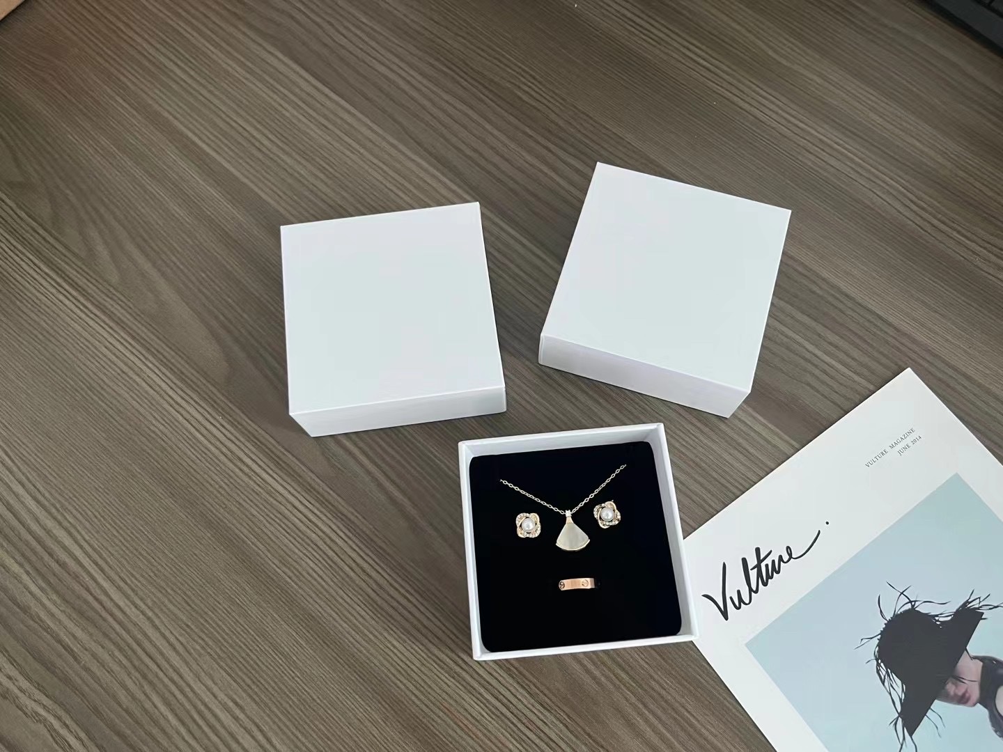 基础款首饰盒 绒布戒指盒首饰盒 精美包装 保护珠宝免受损害 轻便易携带