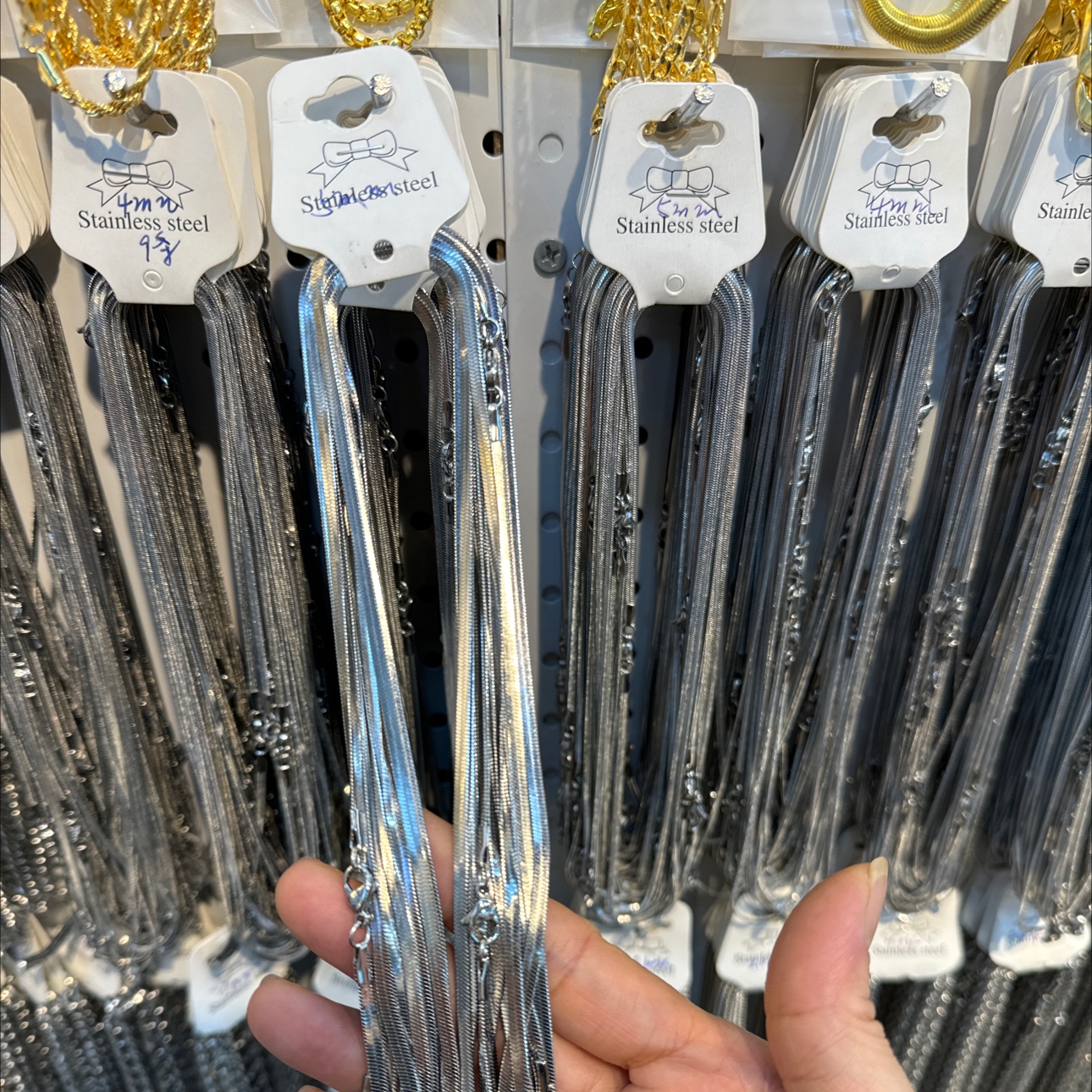 不锈钢项链 女短款 精致饰品 高贵典雅 简约时尚产品图