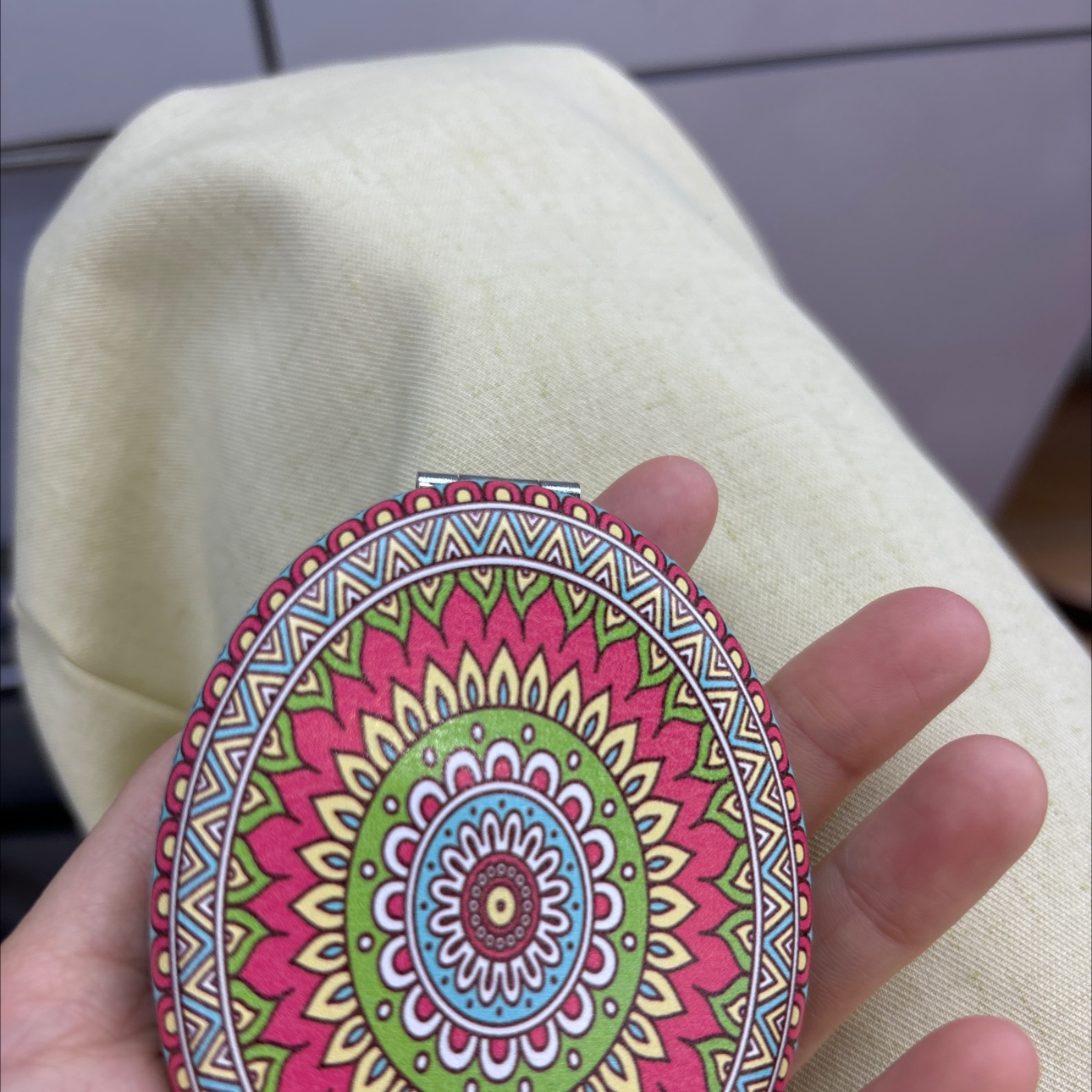 A series of display box packaging of ethnic-style oval makeup mirrors, cute PU makeup mirrors, portable and simple beauty small mirrors, folding creative mini double-sided round mirrors detail image 4
