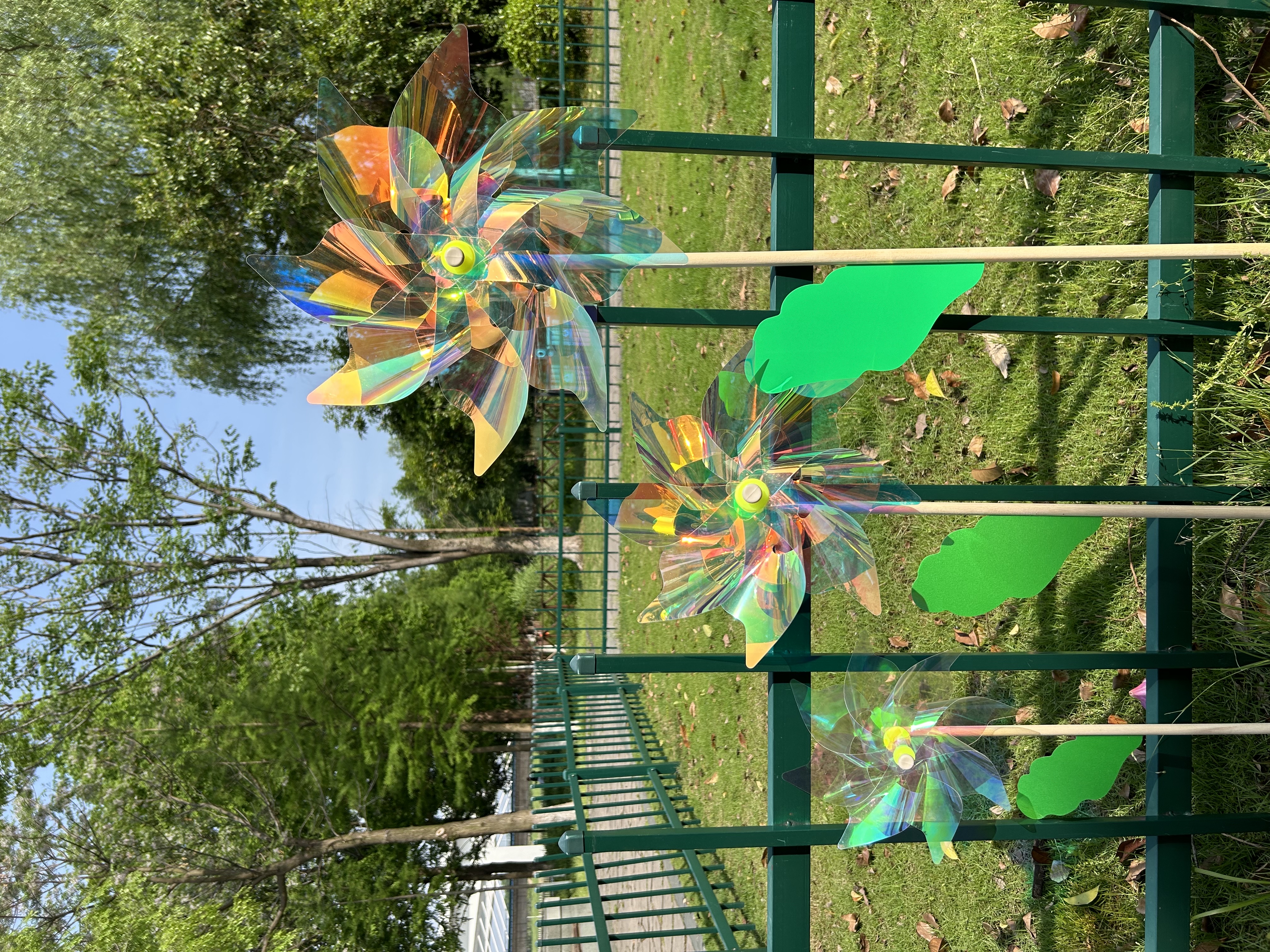 Multi-sized colorful laser windmill wooden pole toy windmill, Shuangjia Toys best-selling large windmill new bestseller toy windmill